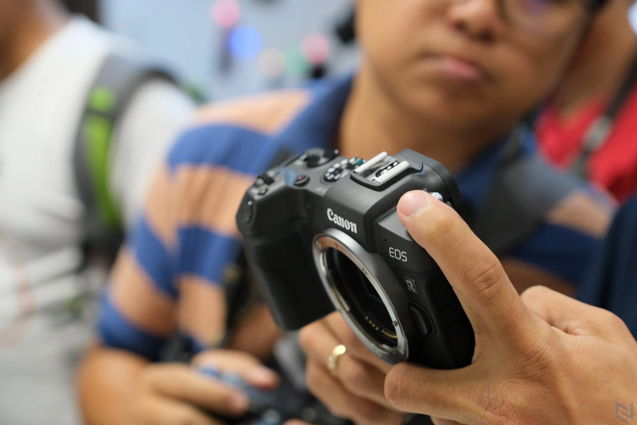 Canon ra mắt máy ảnh full-frame EOS RP tại Việt Nam, lựa chọn cho start up photographer, giá 38 triệu