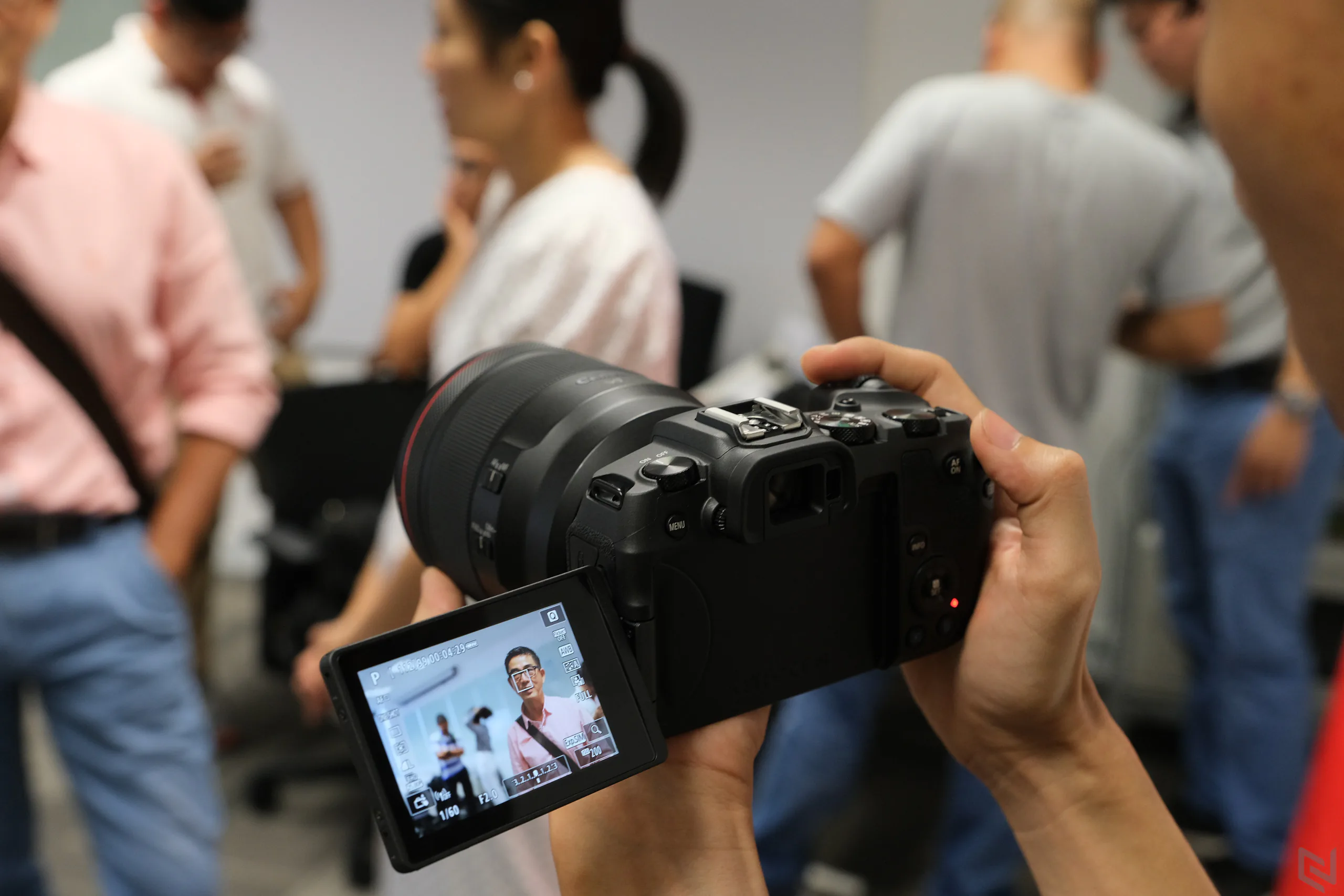 Canon ra mắt máy ảnh full-frame EOS RP tại Việt Nam, lựa chọn cho start up photographer, giá 38 triệu