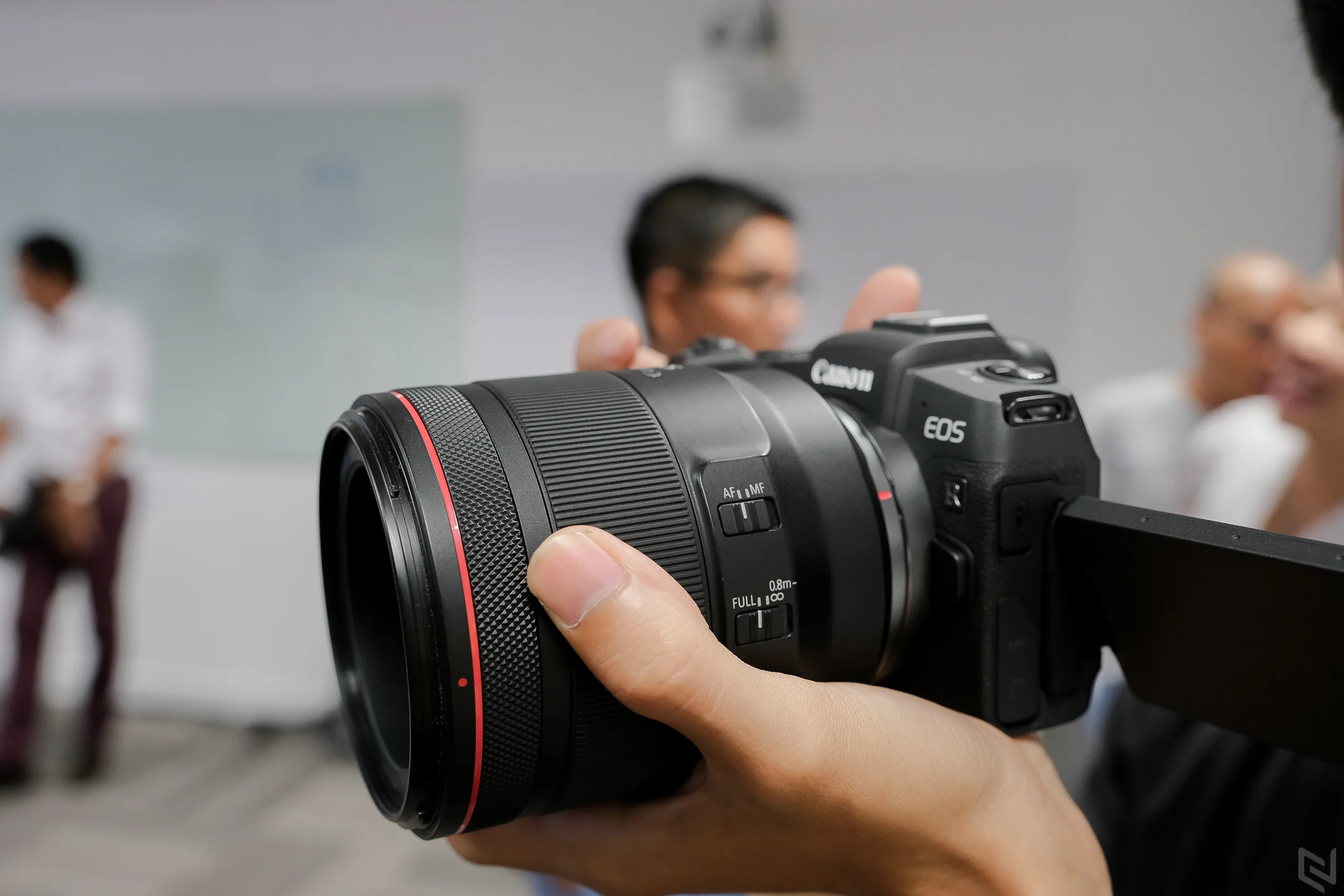 Canon ra mắt máy ảnh full-frame EOS RP tại Việt Nam, lựa chọn cho start up photographer, giá 38 triệu