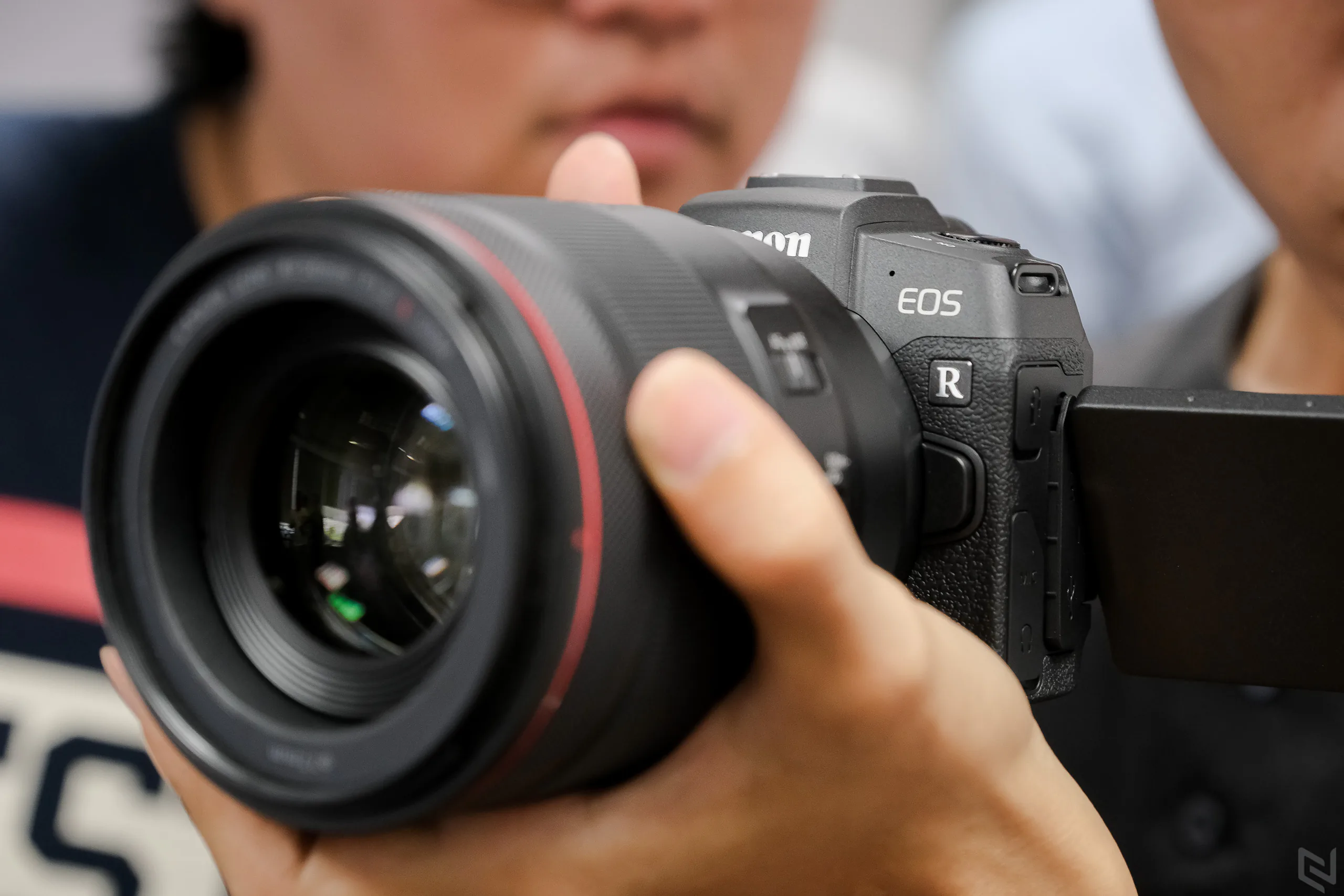 Canon ra mắt máy ảnh full-frame EOS RP tại Việt Nam, lựa chọn cho start up photographer, giá 38 triệu