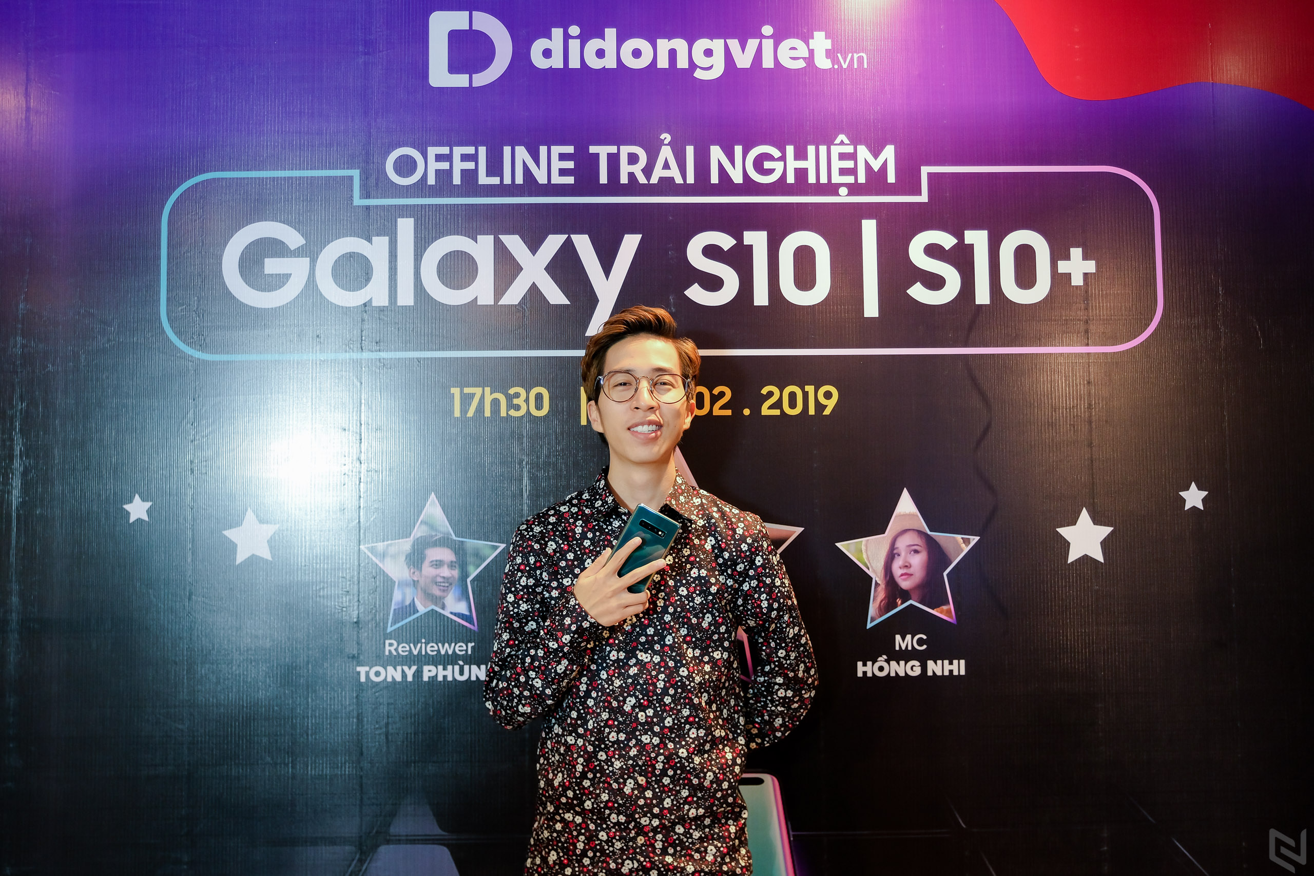 Nhà bán lẻ đầu tiên Việt Nam tổ chức Tech Offline thử độ bền và tháo tung Galaxy S10