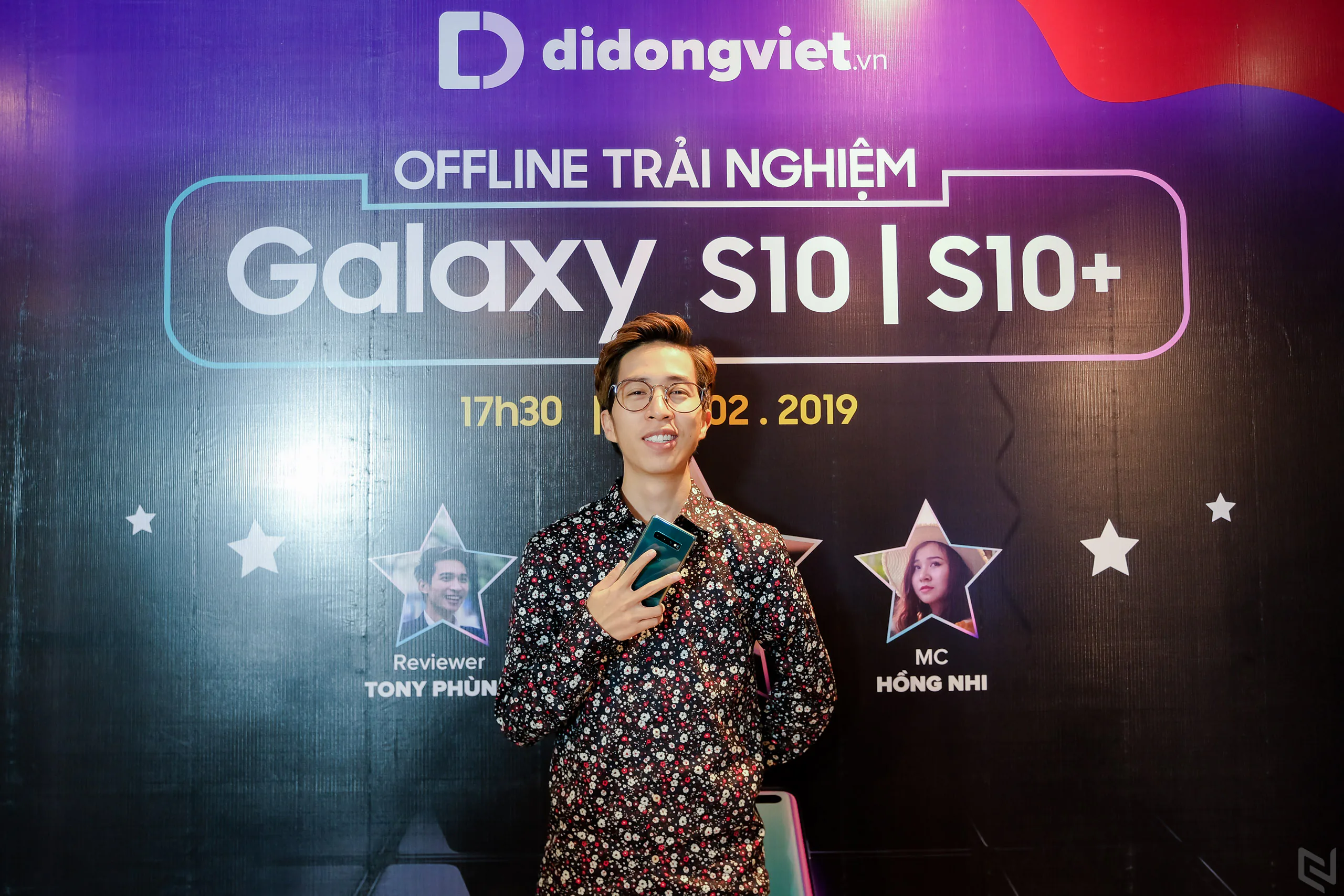 Nhà bán lẻ đầu tiên Việt Nam tổ chức Tech Offline thử độ bền và tháo tung Galaxy S10