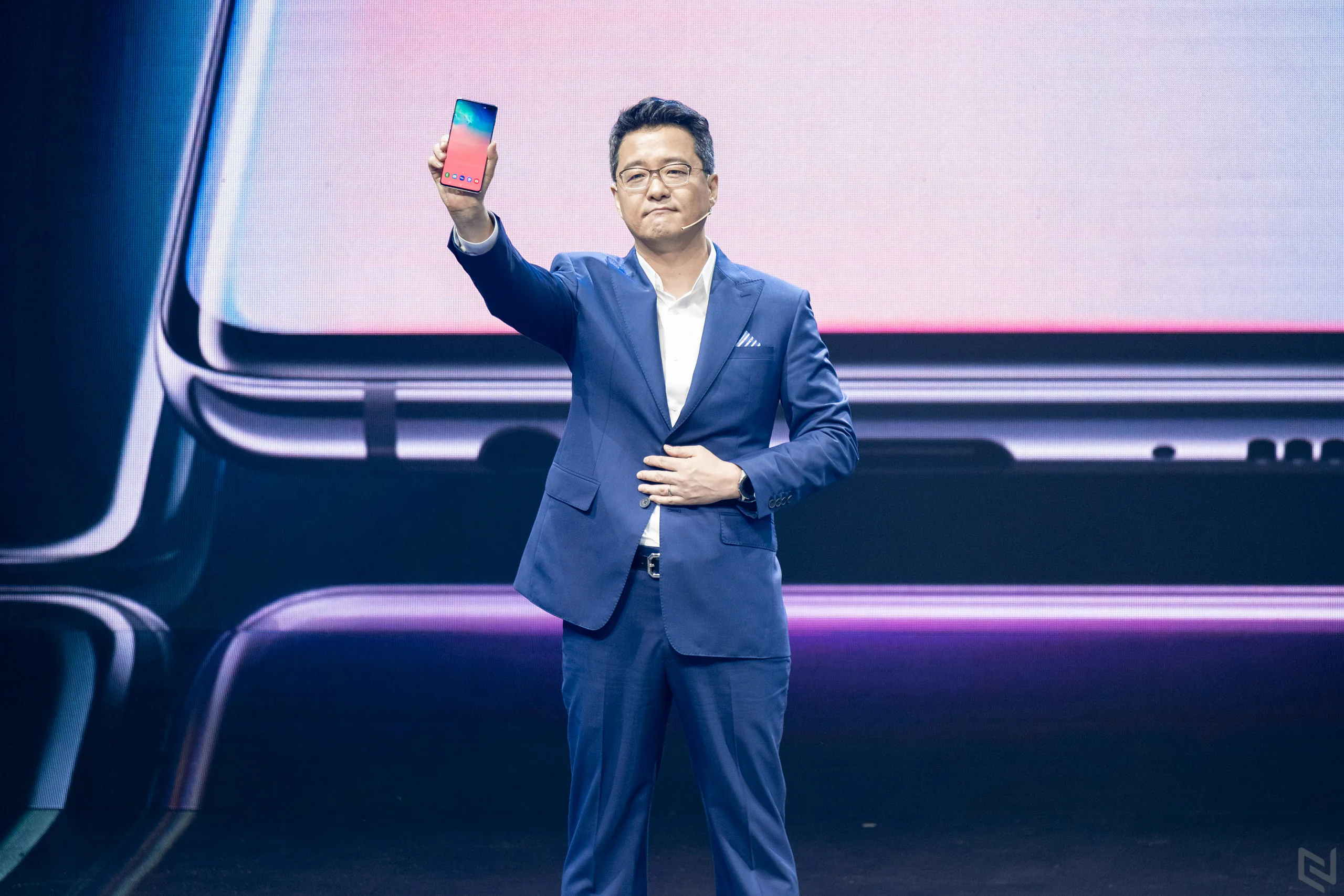 Trên tay bộ đôi Galaxy S10 và Galaxy S10+ tại Việt Nam trong ngày đầu ra mắt