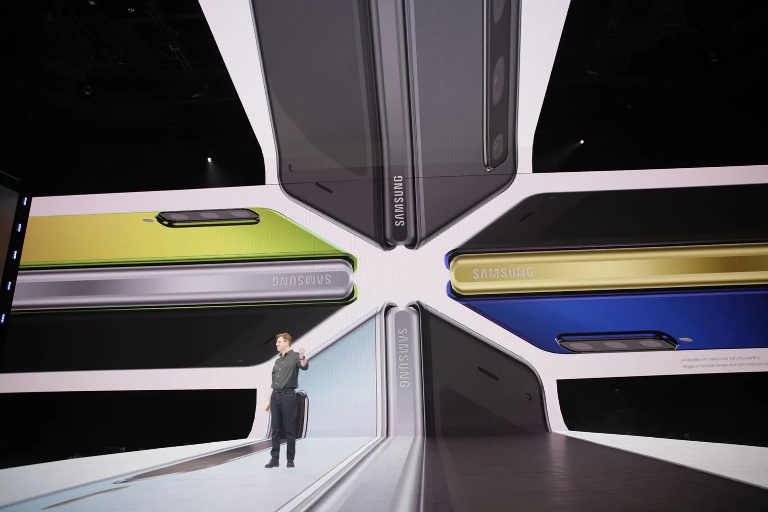 Samsung ra mắt chiếc Galaxy Fold màn hình gập tại sự kiện 10 năm, giá $1980 bán ra từ 26 tháng 4