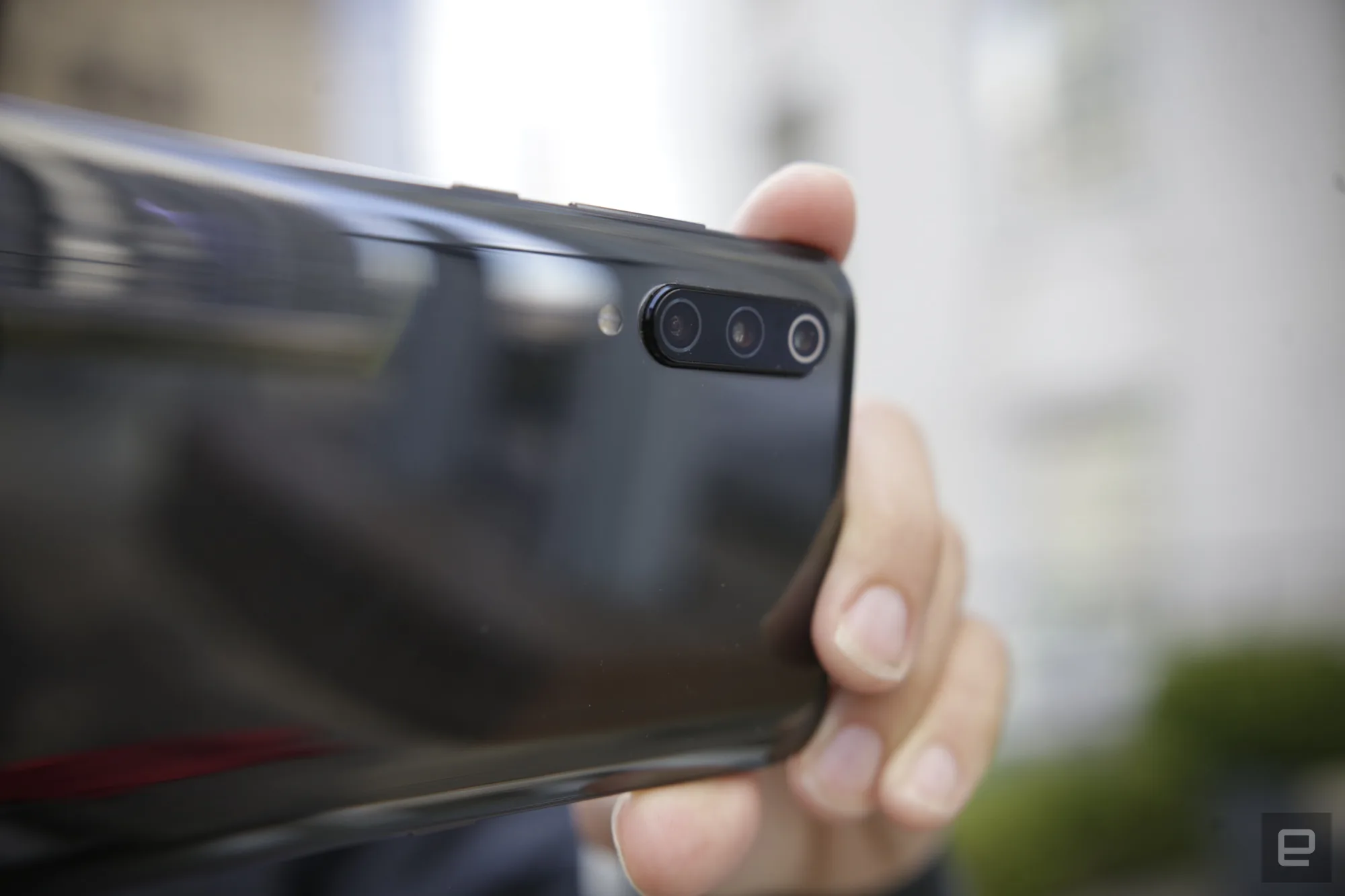 Xiaomi Mi 9 ra mắt, 3 camera sau, camera chính độ phân giải 48MP, sạc nhanh không dây 20W
