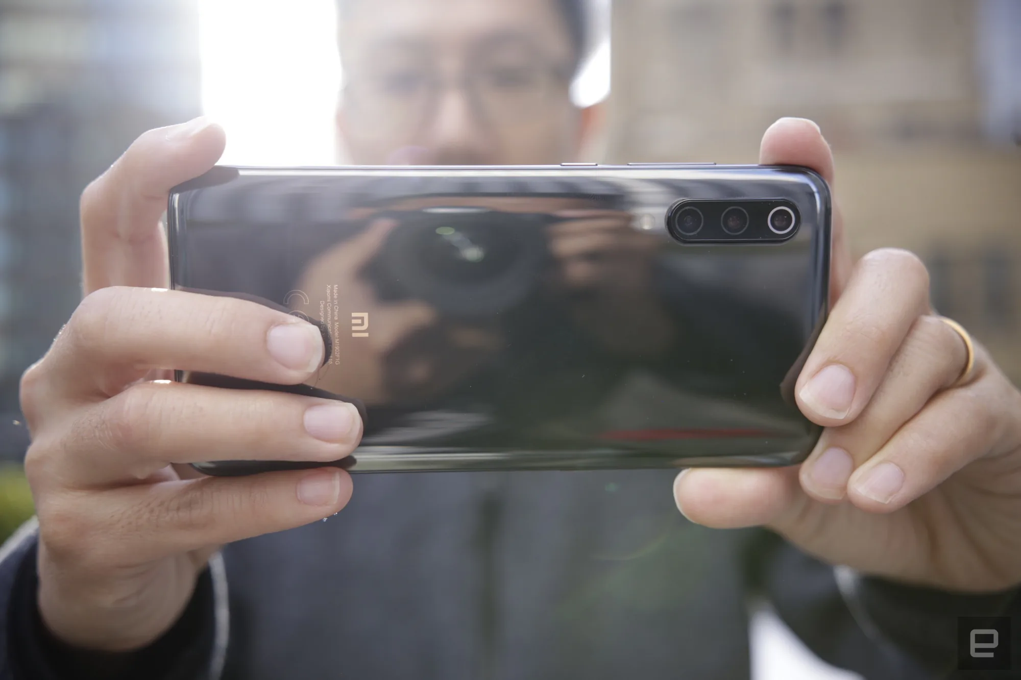 Xiaomi Mi 9 ra mắt, 3 camera sau, camera chính độ phân giải 48MP, sạc nhanh không dây 20W