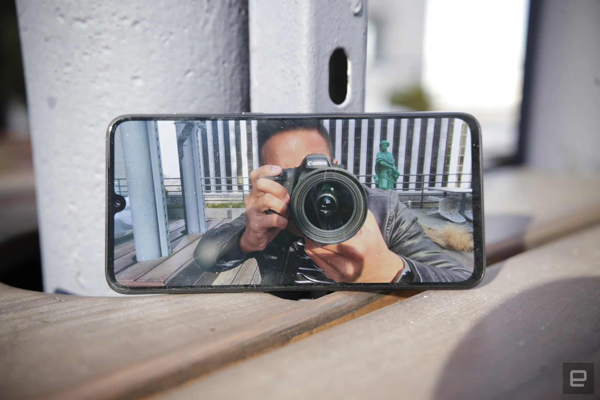 Xiaomi Mi 9 ra mắt, 3 camera sau, camera chính độ phân giải 48MP, sạc nhanh không dây 20W