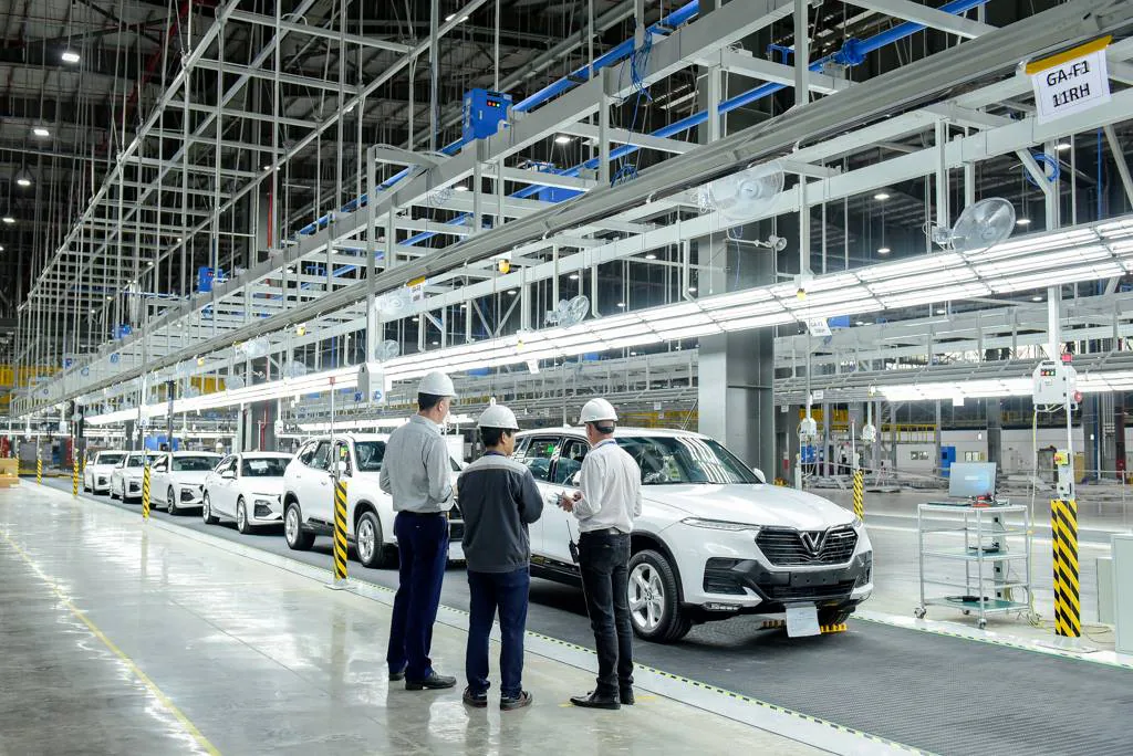 Lô xe VinFast đầu tiên xuất ngoại bắt đầu quá trình thử nghiệm tại 14 nước