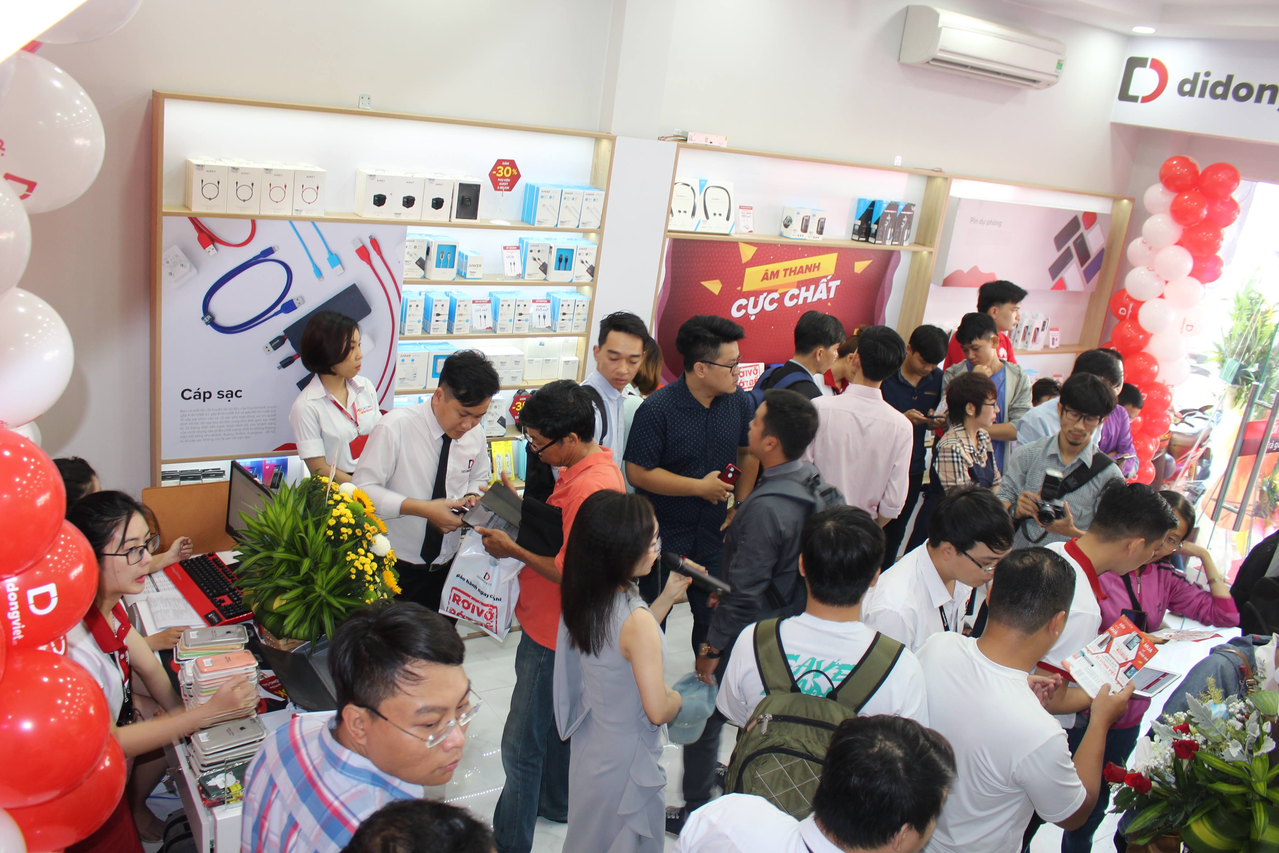 Di Động Việt bán iPhone 6S giá 999 nghìn đồng nhân dịp khai trương cửa hàng thứ 12