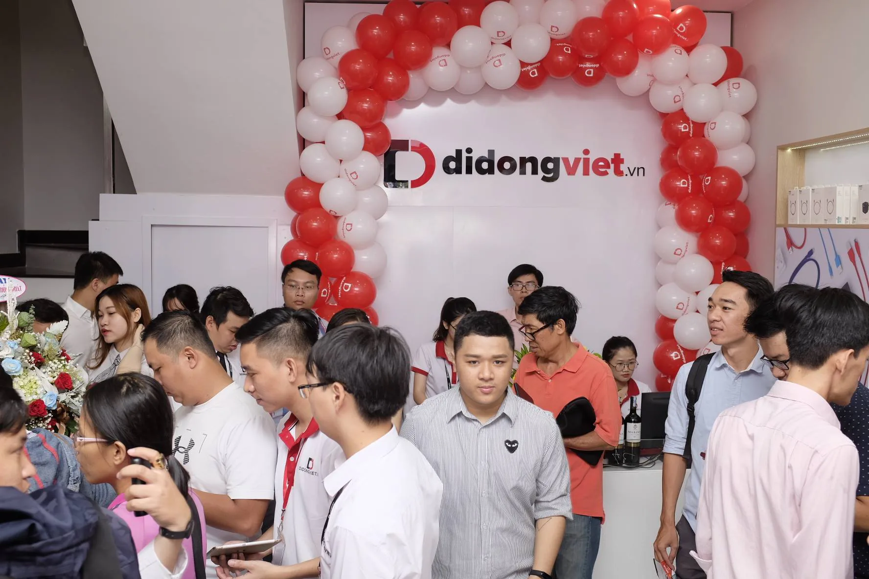 Di Động Việt bán iPhone 6S giá 999 nghìn đồng nhân dịp khai trương cửa hàng thứ 12