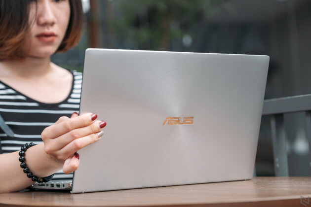ASUS ZenBook 15 UX533FD: ngoài danh hiệu laptop 15 inch nhỏ nhất thế giới còn có gì?