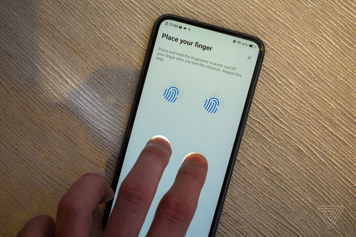 Trên tay Vivo Apex 2019 - chiếc smartphone với "không cổng kết nối", chạm đâu cũng mở khóa được