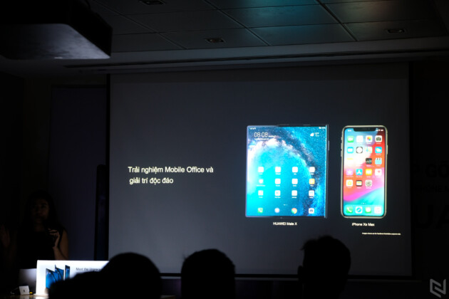 Huawei trình diễn Mate X tại Việt Nam: kết nối 5G, màn hình gập, tương lai điện thoại là đây