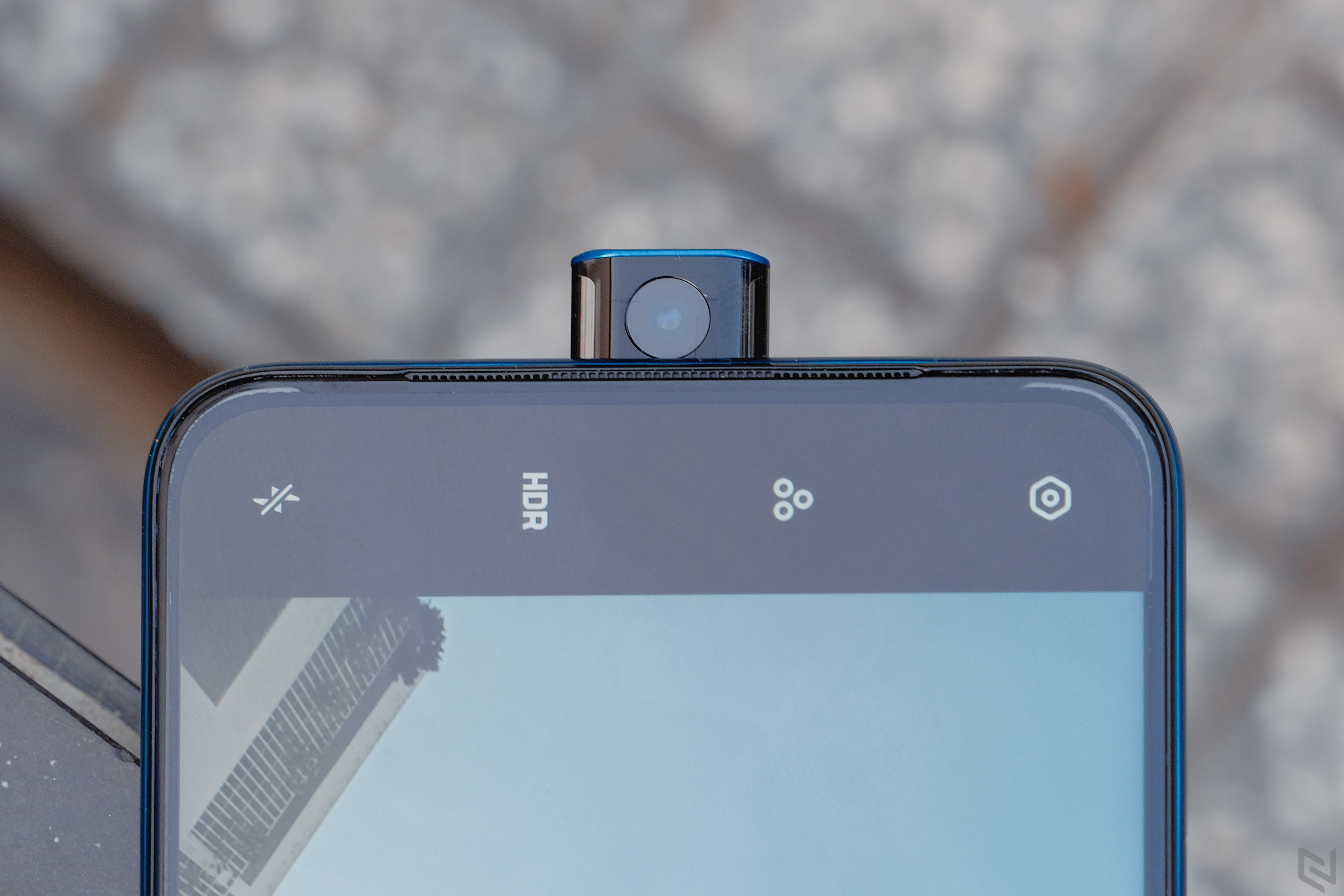 Mở hộp OPPO F11 Pro: Ấn tượng với màn hình Full View Panoramic, camera selfie Pop-up