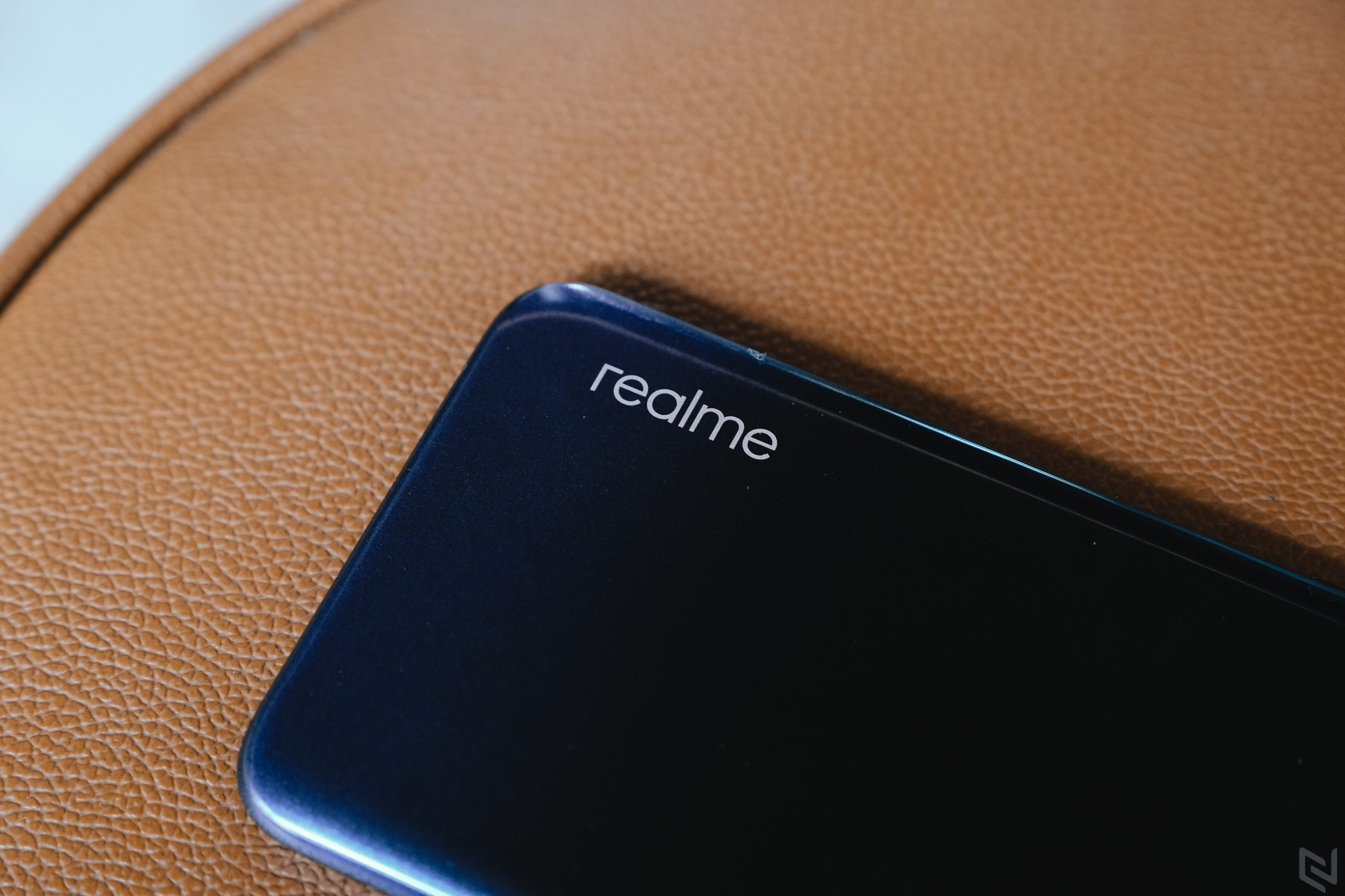 Trên tay Realme 3 tại Việt Nam, chạy Helio P60, mặt lưng gradient, giá dự kiến 4 triệu
