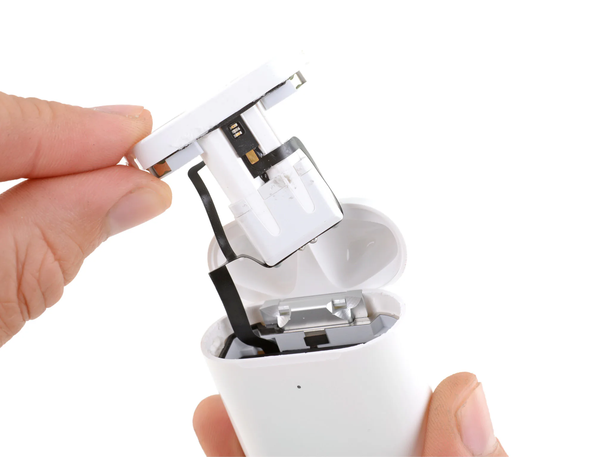 Tháo tung AirPods 2 cùng iFixit, không thể sửa nếu đã hư linh kiện