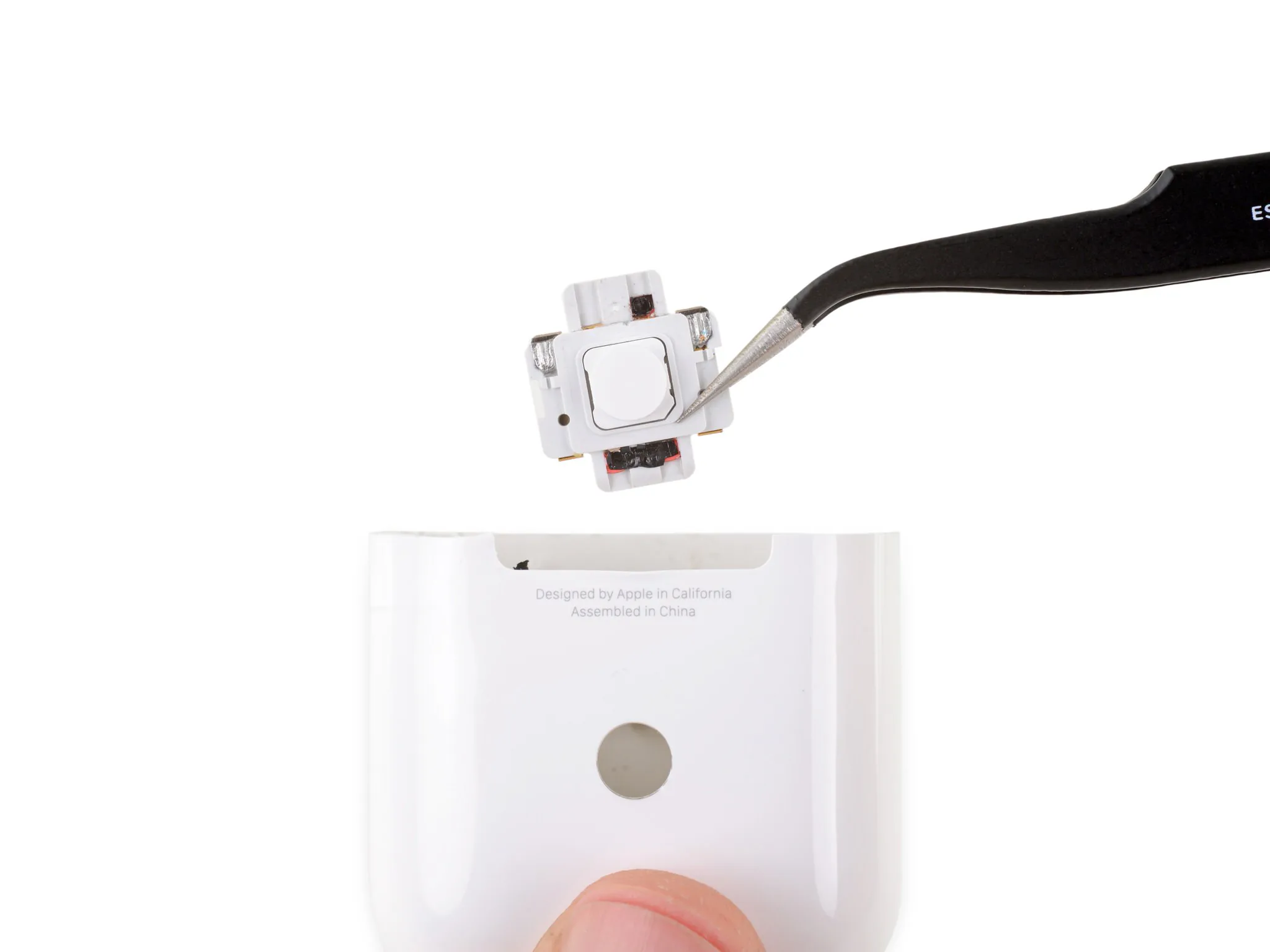 Tháo tung AirPods 2 cùng iFixit, không thể sửa nếu đã hư linh kiện