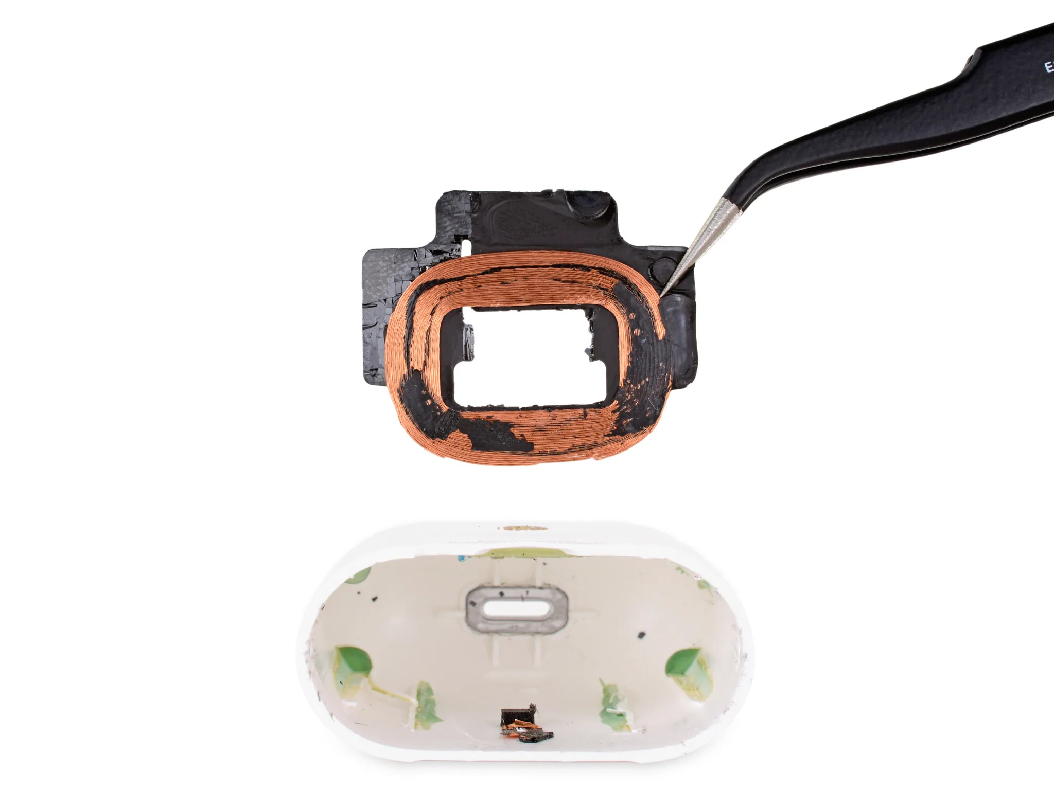 Tháo tung AirPods 2 cùng iFixit, không thể sửa nếu đã hư linh kiện