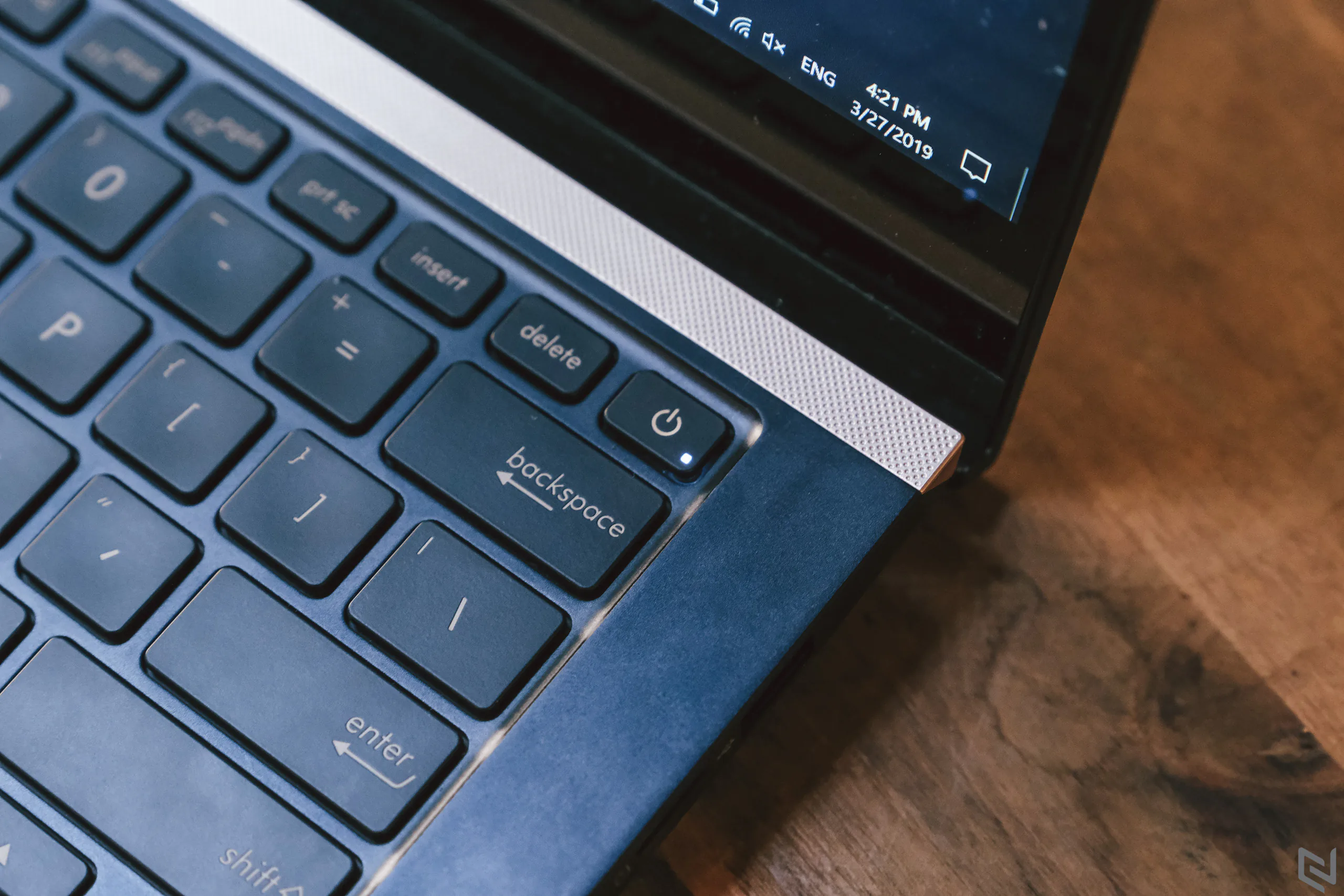 Đánh giá ASUS ZenBook Pro 14 UX480FD: Truyền thống xen lẫn hiện đại, ScreenPad rất tốt