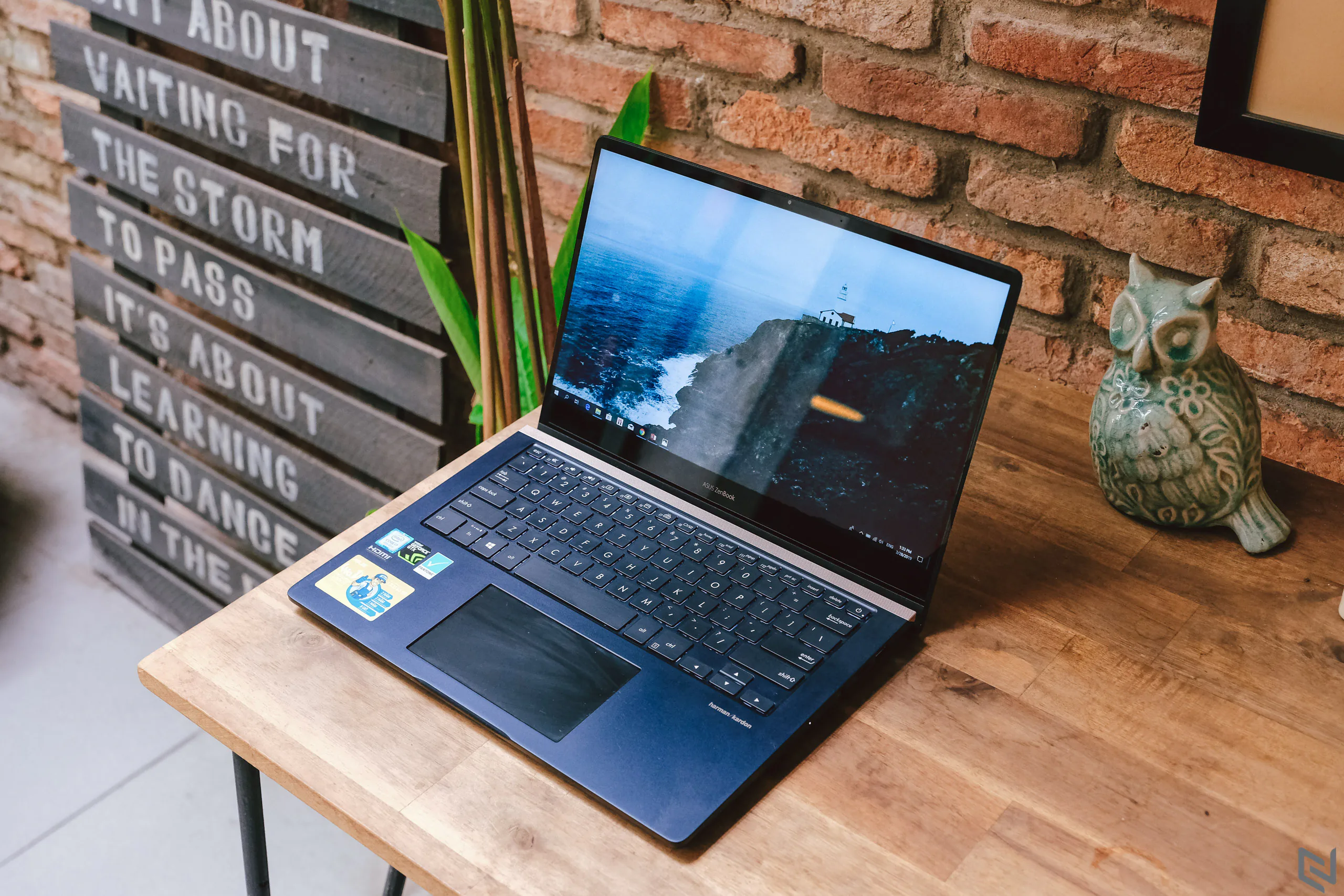 Đánh giá ASUS ZenBook Pro 14 UX480FD: Truyền thống xen lẫn hiện đại, ScreenPad rất tốt