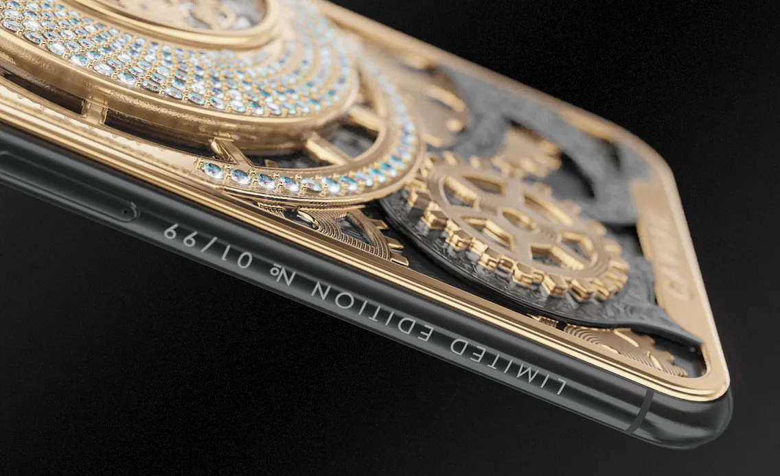 iPhone XS phiên bản "siêu sang trọng" giá hơn 500 triệu, có hẳn đồng hồ cơ ở mặt lưng, bán giới hạn 99 chiếc