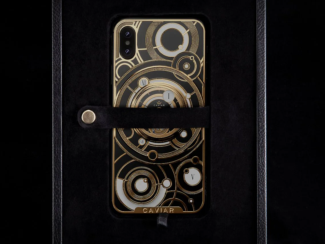 iPhone XS phiên bản "siêu sang trọng" giá hơn 500 triệu, có hẳn đồng hồ cơ ở mặt lưng, bán giới hạn 99 chiếc