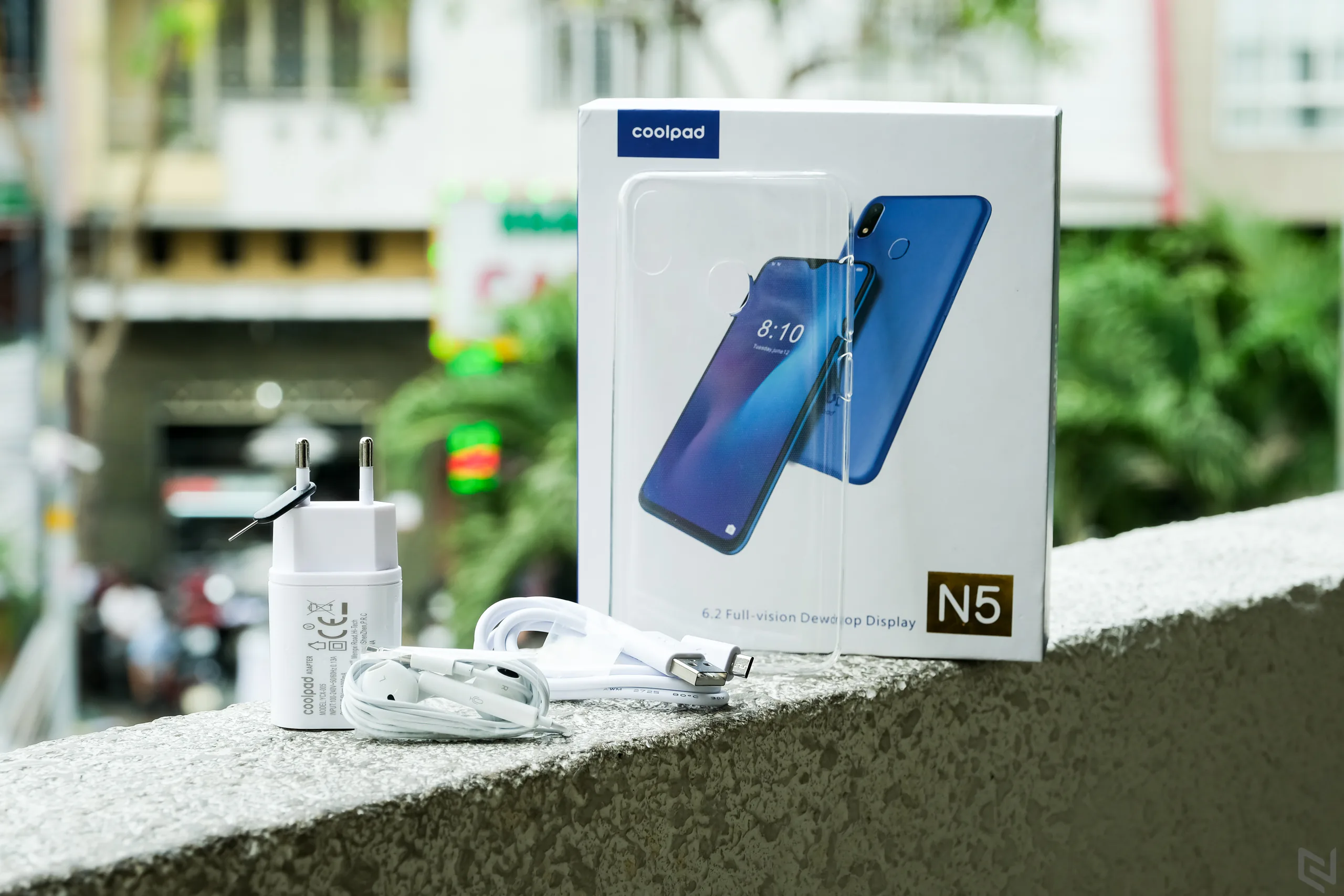 Mở hộp Coolpad N5: thiết kế đẹp mắt, màn hình giọt sương, giá chỉ 2,99 triệu đồng