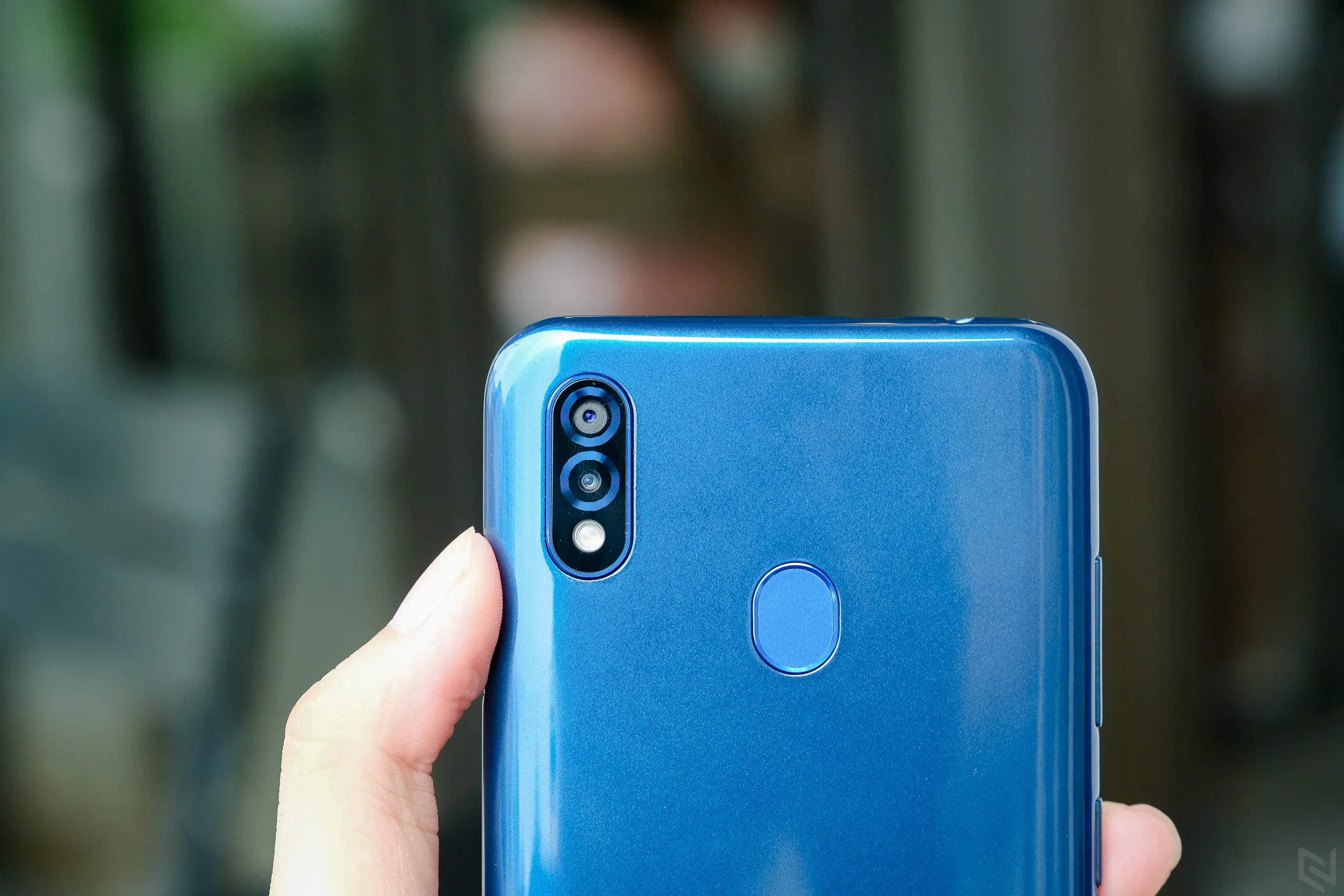 Mở hộp Coolpad N5: thiết kế đẹp mắt, màn hình giọt sương, giá chỉ 2,99 triệu đồng