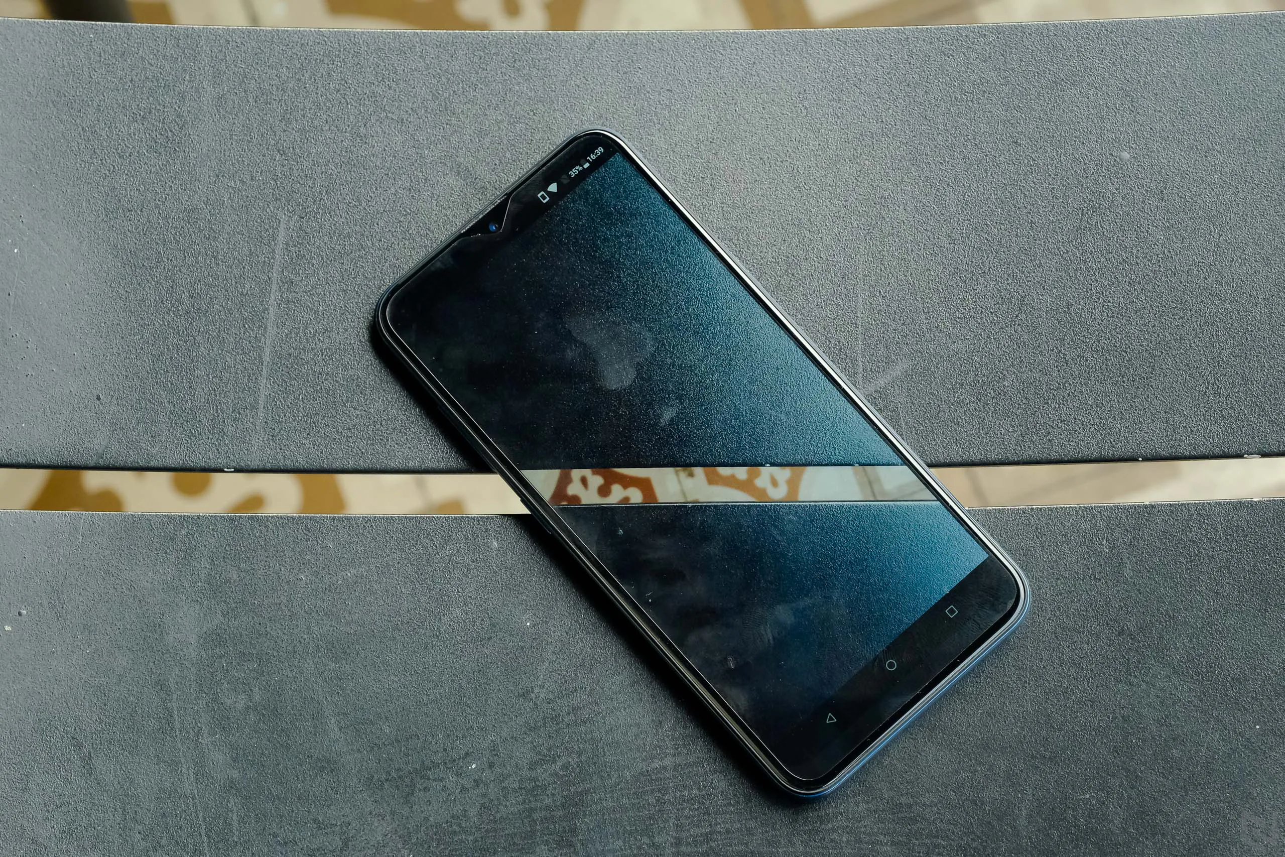 Mở hộp Coolpad N5: thiết kế đẹp mắt, màn hình giọt sương, giá chỉ 2,99 triệu đồng