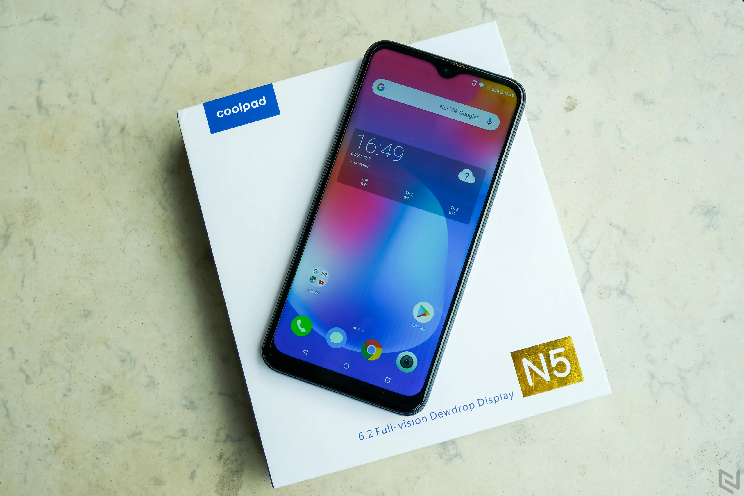 Mở hộp Coolpad N5: thiết kế đẹp mắt, màn hình giọt sương, giá chỉ 2,99 triệu đồng