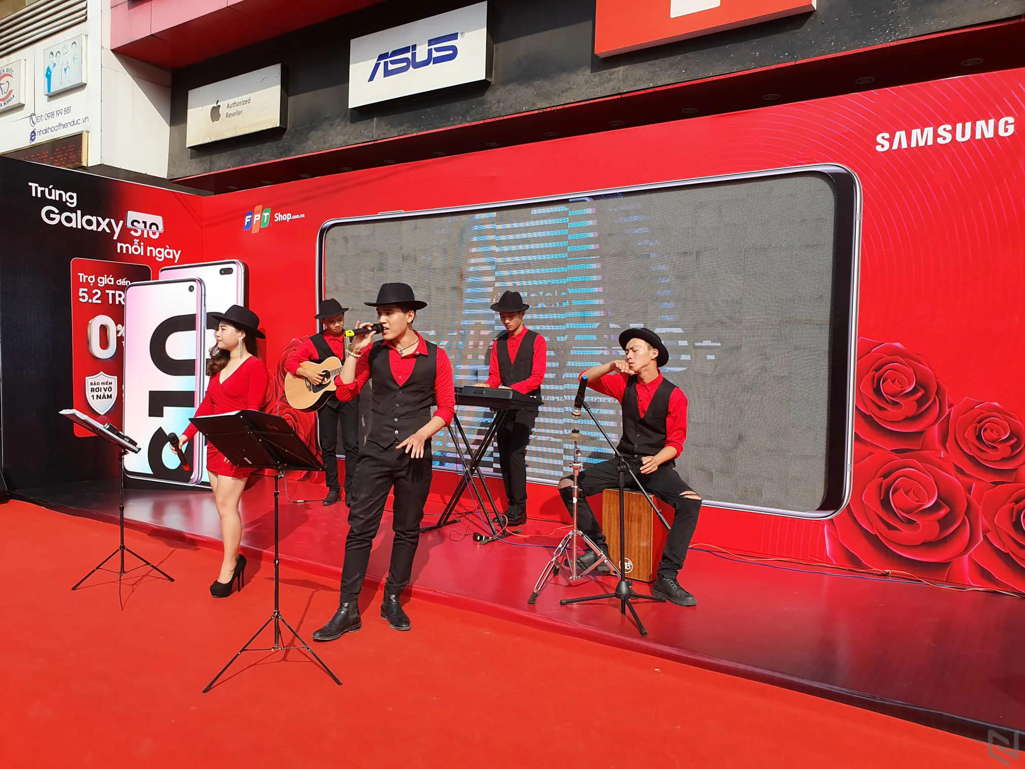 Siêu phẩm Galaxy S10 | S10+ chính thức lên kệ tại FPT Shop