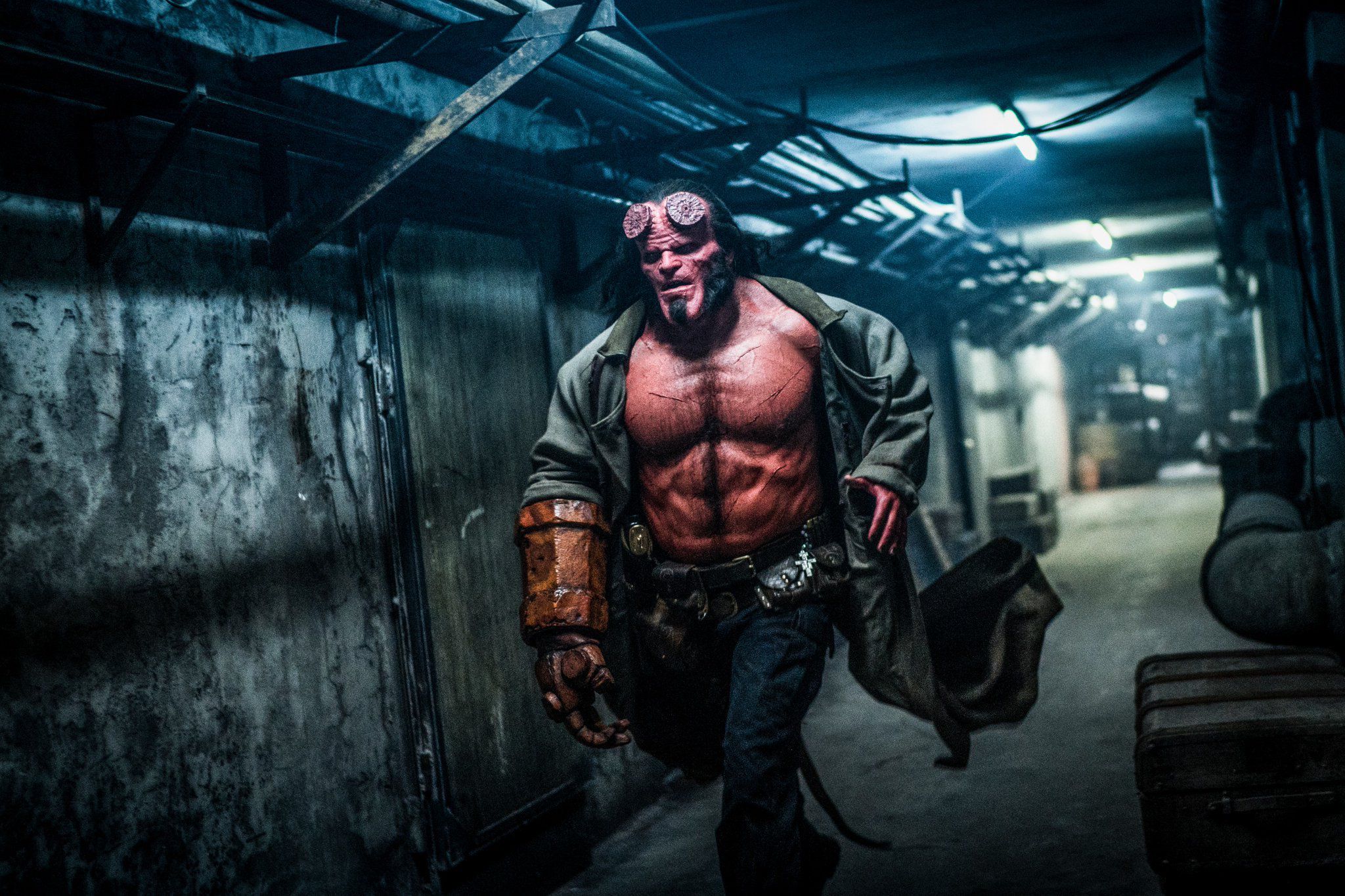 Mời bạn xem trailer đầy hứa hẹn của Hellboy 2019, “Quỷ đỏ” tái xuất