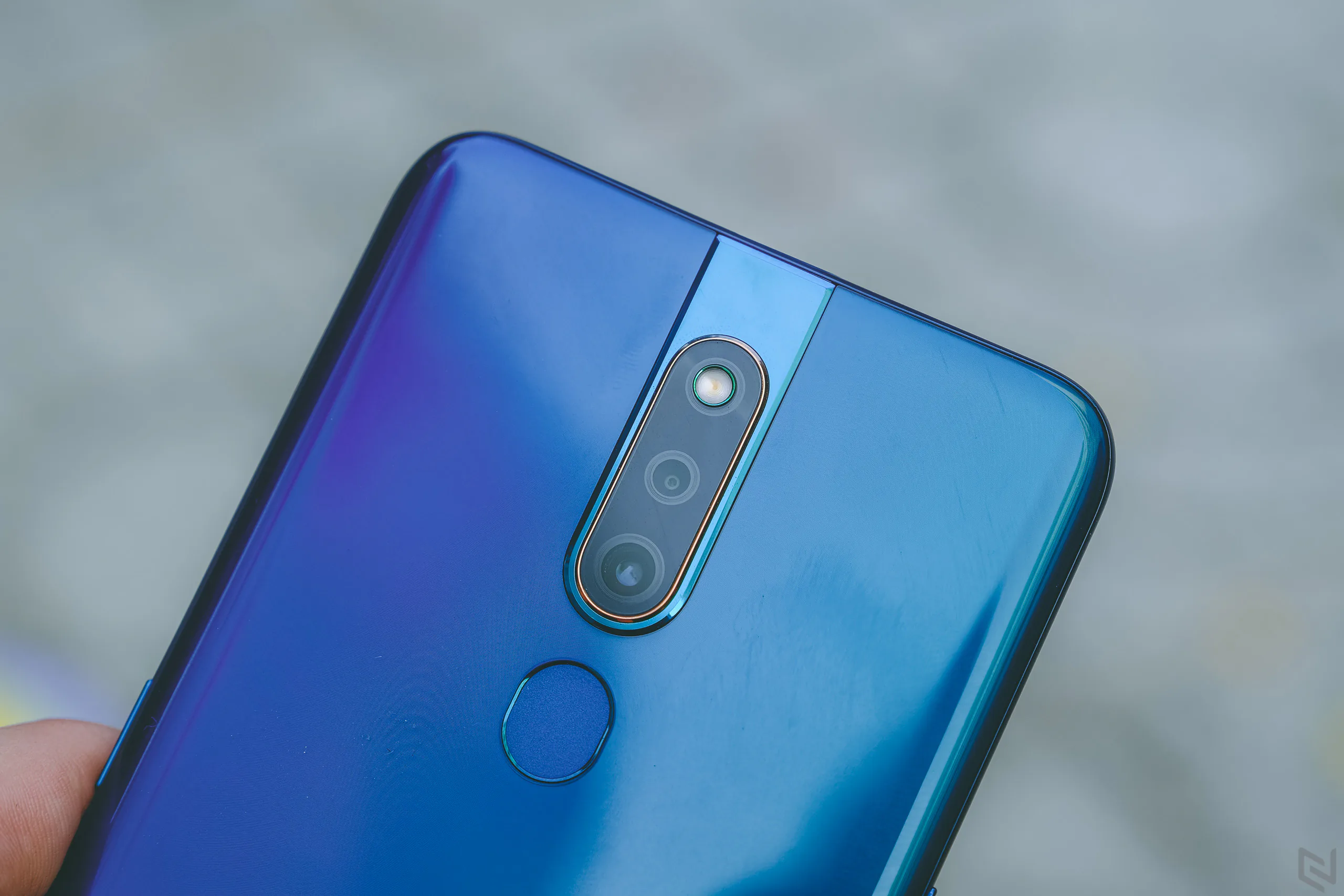Mở hộp OPPO F11 Pro: Ấn tượng với màn hình Full View Panoramic, camera selfie Pop-up
