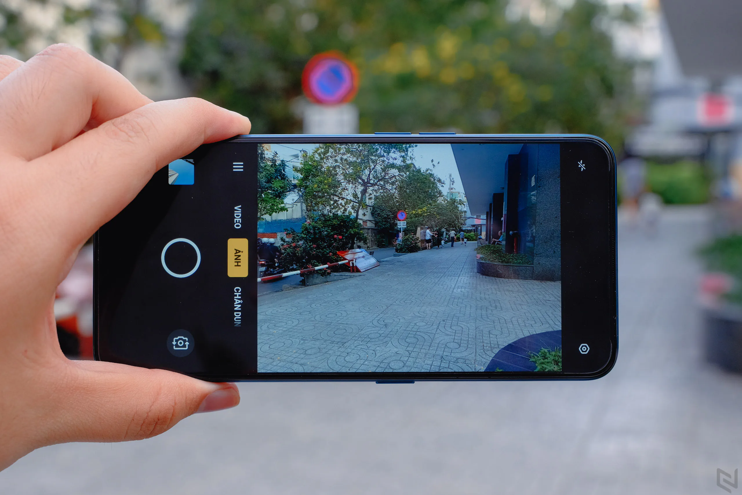 Mở hộp OPPO F11 Pro: Ấn tượng với màn hình Full View Panoramic, camera selfie Pop-up