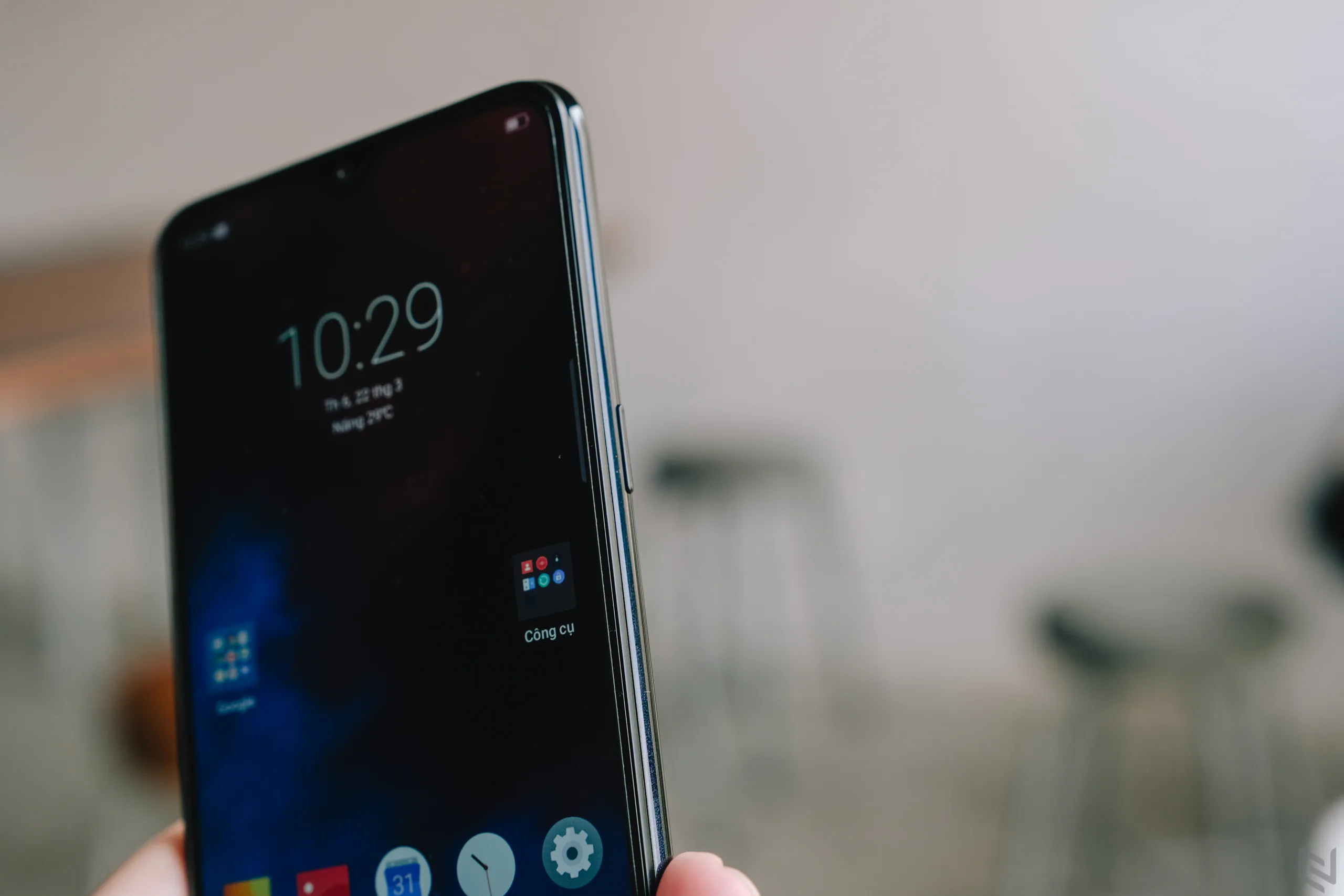 Trên tay Realme 3 tại Việt Nam, chạy Helio P60, mặt lưng gradient, giá dự kiến 4 triệu