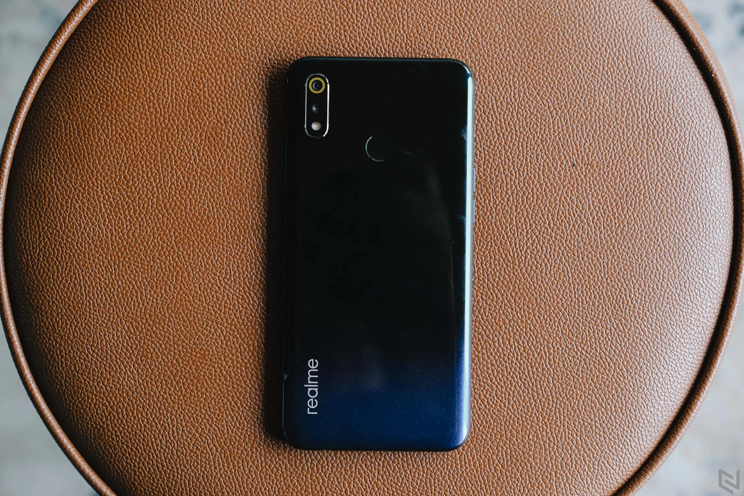 Trên tay Realme 3 tại Việt Nam, chạy Helio P60, mặt lưng gradient, giá dự kiến 4 triệu