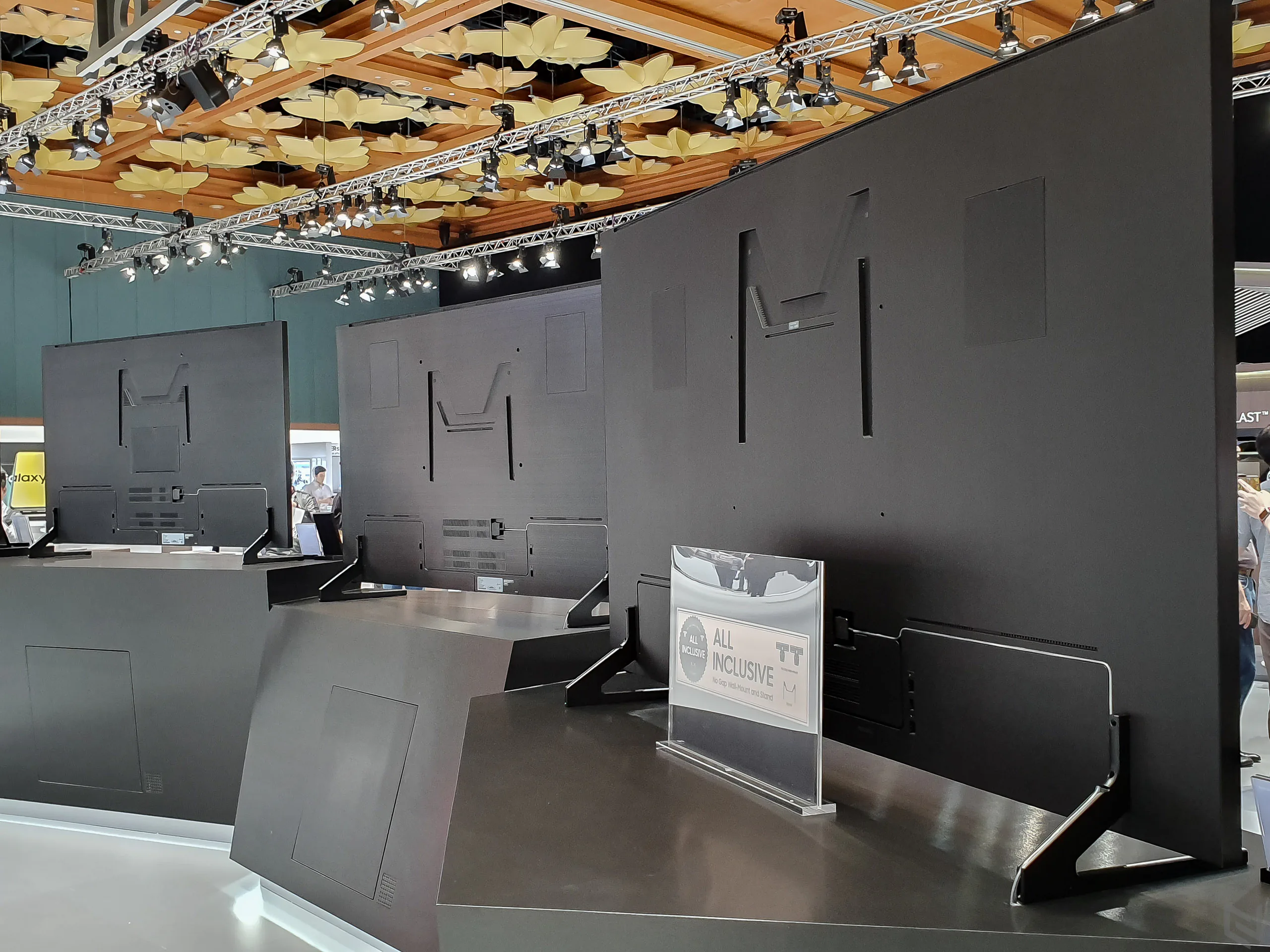 Samsung trình làng dòng TV QLED 2019 và The Frame đầy phong cách tại Diễn đàn SEAO 2019