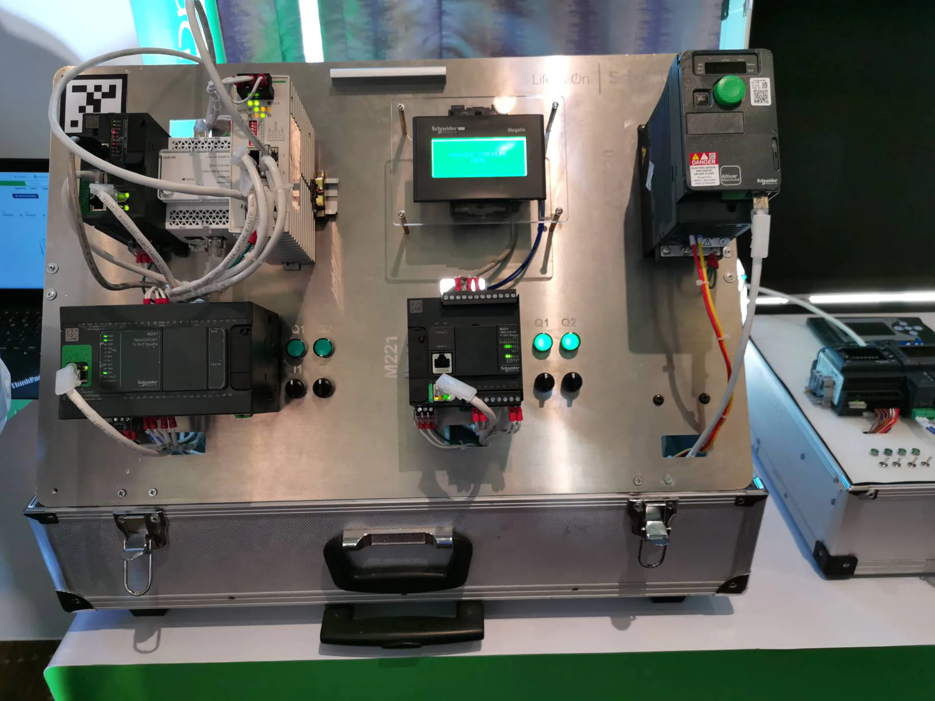 Đối thoại doanh nghiệp tại hội nghị đổi mới và sáng tạo chào mừng 25 năm Schneider Electric tại Việt Nam