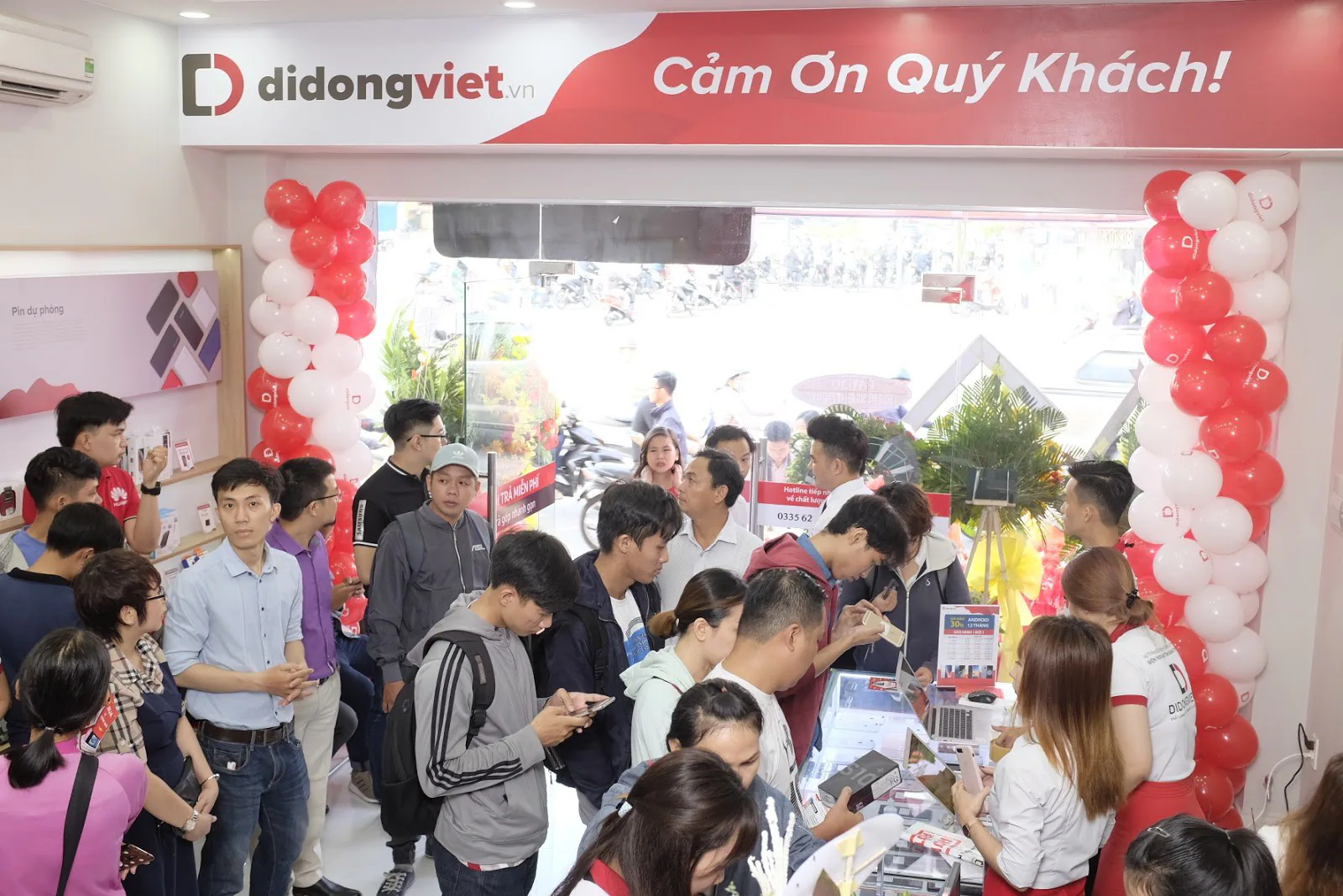 Galaxy S10, S10 Plus, Note 9 giảm đến 7 triệu mừng Đại Lễ