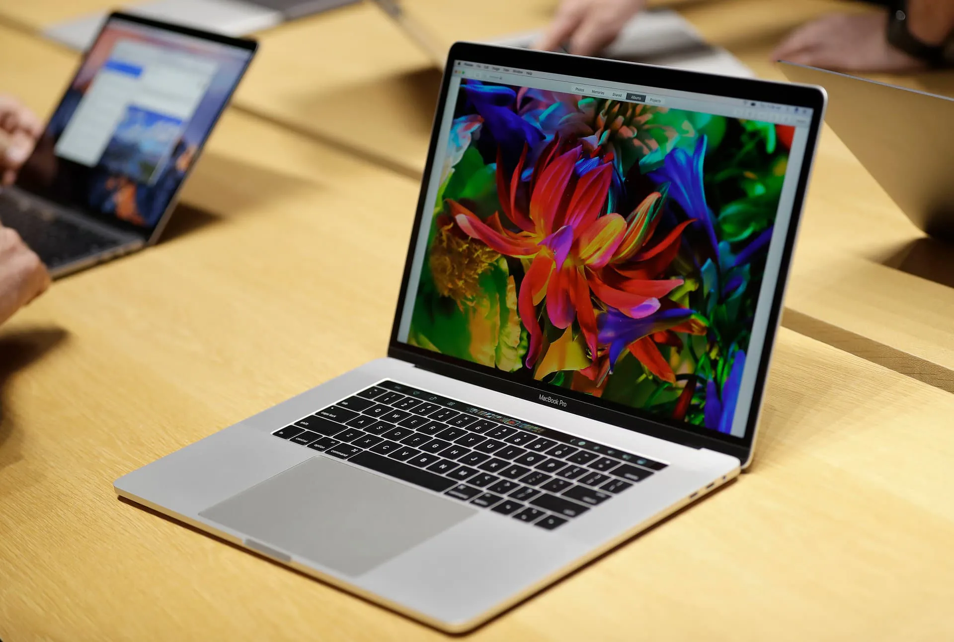 bàn phím cánh bướm của macbook