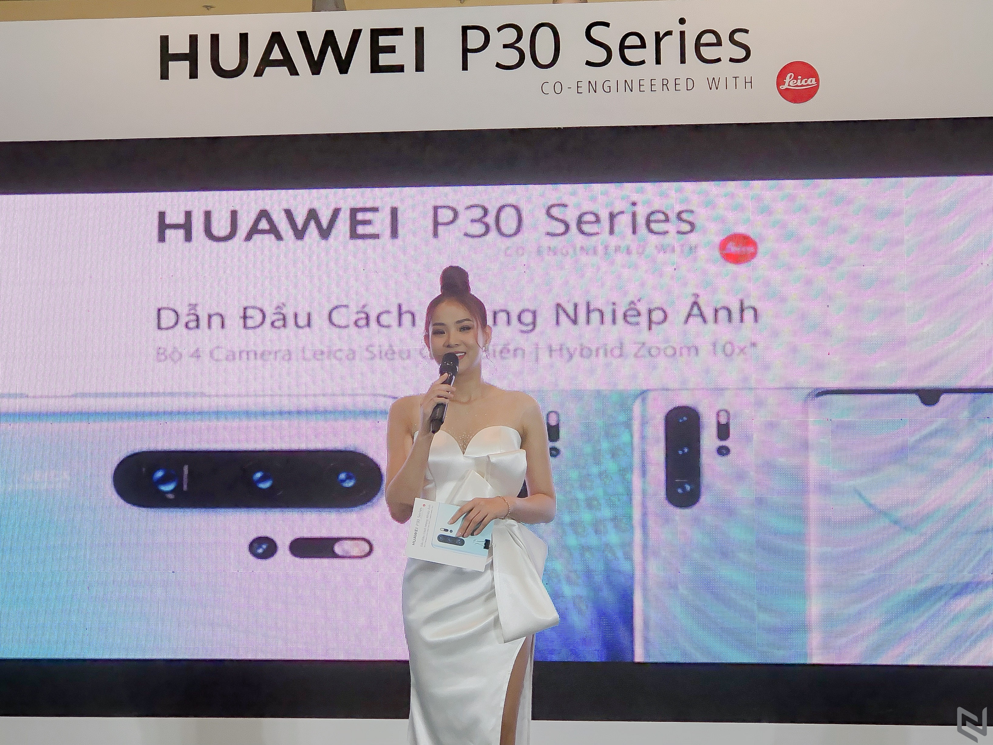 Huawei P30 series chính thức mở bán tại Việt Nam, màu Xanh Thiên Thanh "cháy hàng"