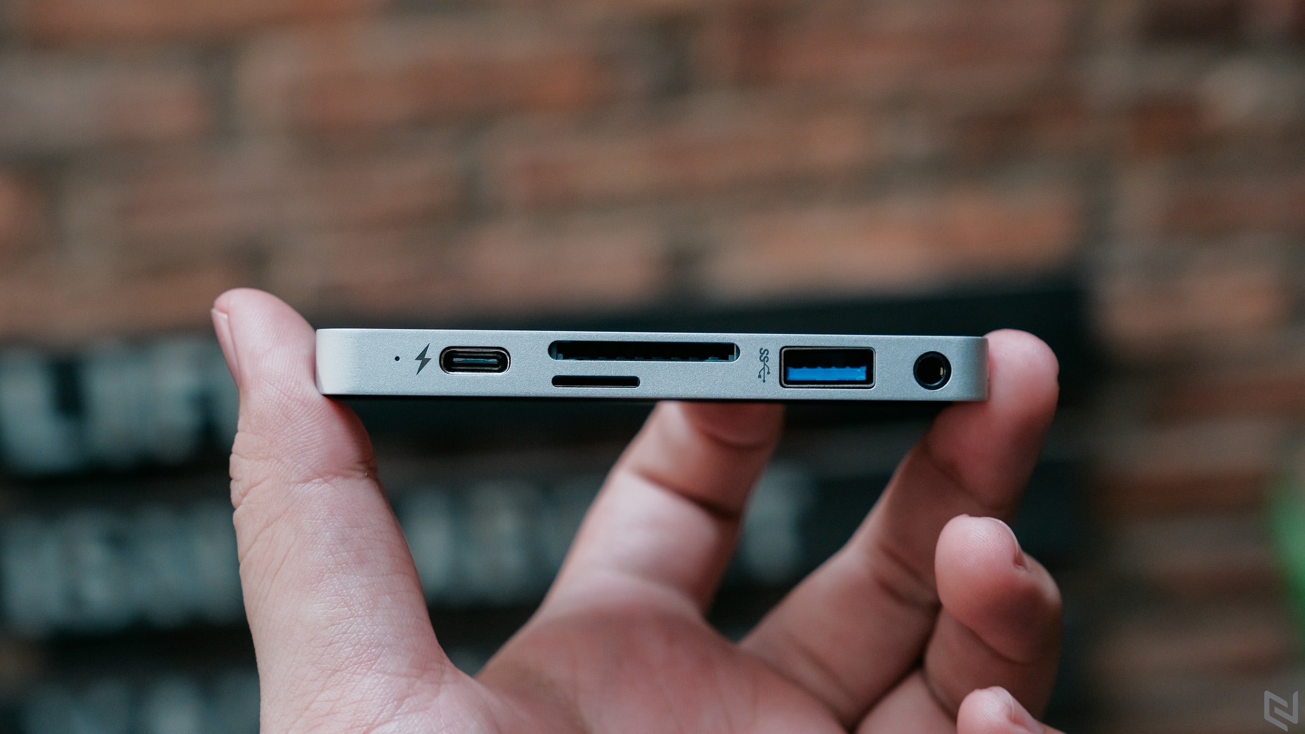 Trên tay HyperDrive USB-C Hub chuyên dụng cho iPad Pro 2018, mở rộng 6 cổng, dùng được cho MacBook