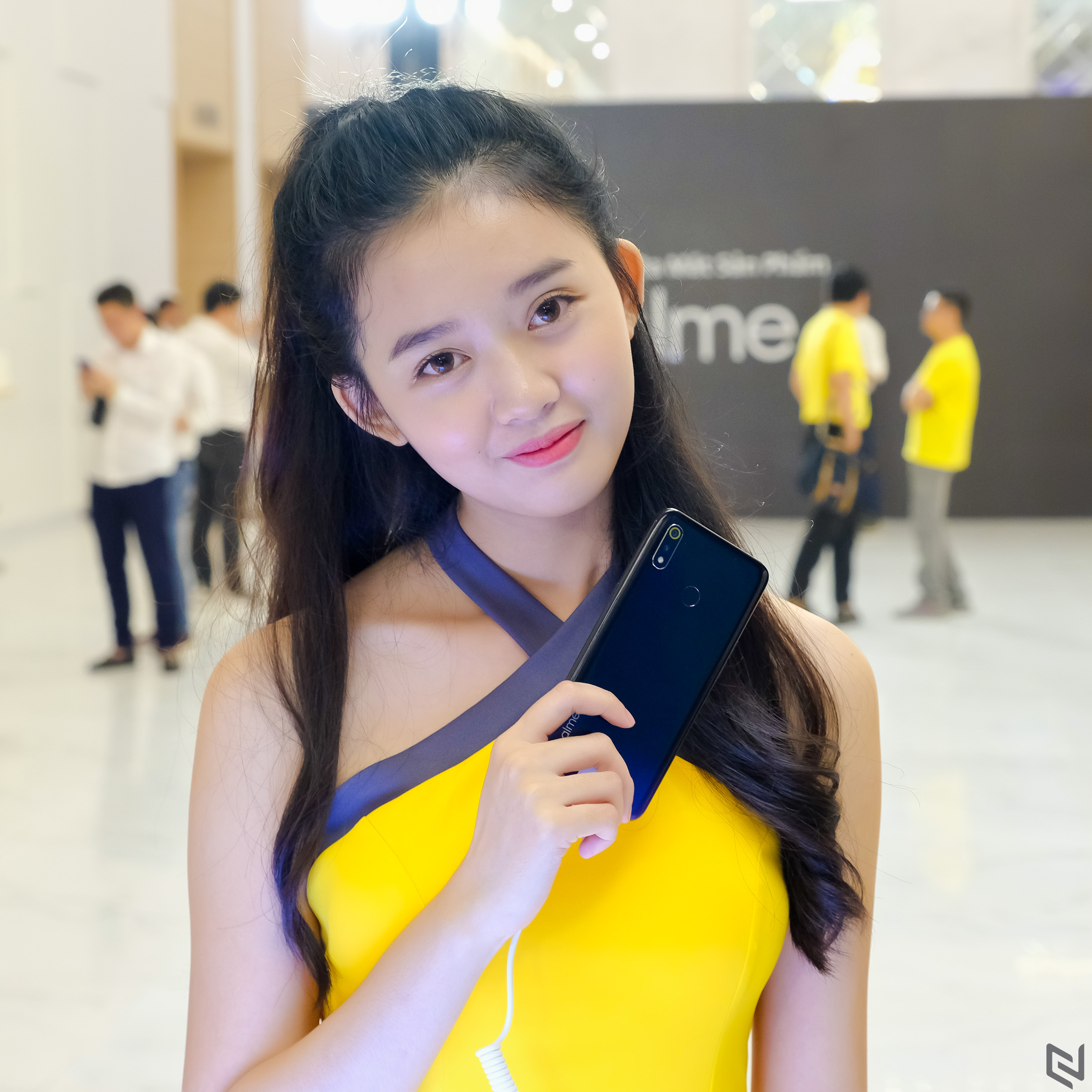 Realme 3 ra mắt thị trường Việt cùng đại sứ thương hiệu ISAAC, giá 3,990,000 VND
