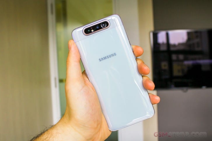 Cận cảnh Samsung Galaxy A80 với cụm camera trượt xoay 180 độ
