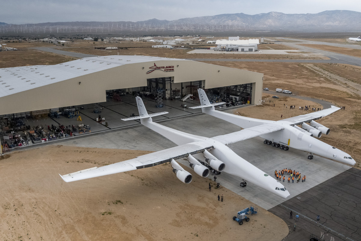 Chiếc máy bay lớn nhất thế giới đã hoàn thành chuyến bay đầu tiên