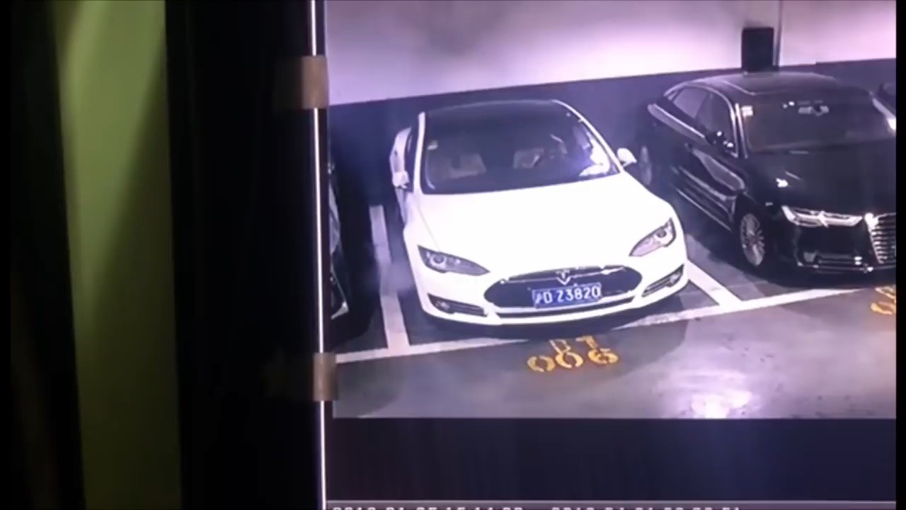 Xe Tesla Model S đột ngột phát nổ, chưa rõ nguyên nhân