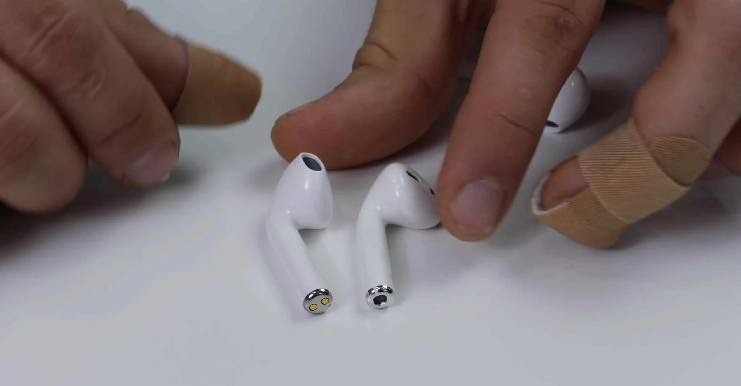 Đã có Airpods 2 giả gần giống thật nhất, có chip W1 hiển thị kết nối như Airpods chính hãng