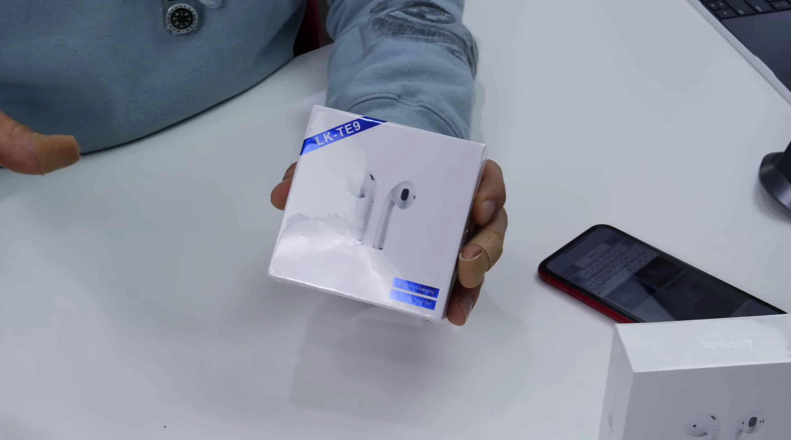 Đã có Airpods 2 giả gần giống thật nhất, có chip W1 hiển thị kết nối như Airpods chính hãng