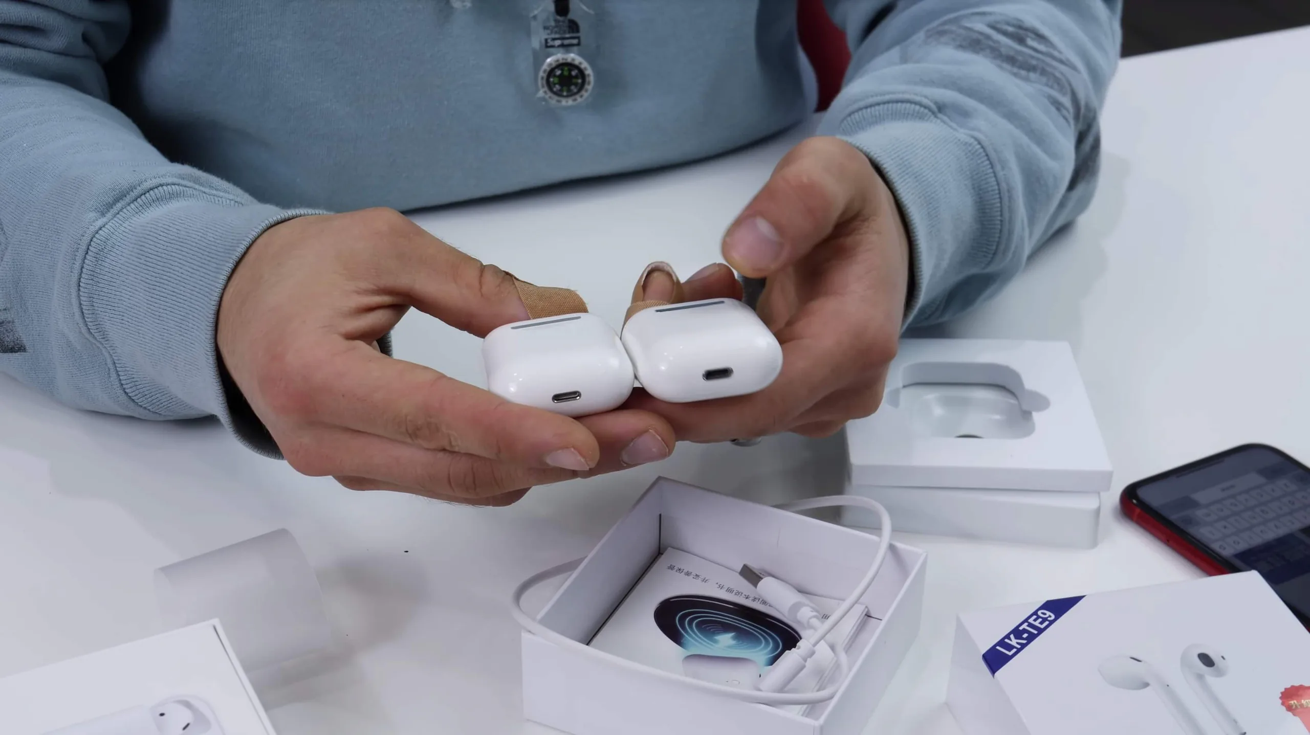 Đã có Airpods 2 giả gần giống thật nhất, có chip W1 hiển thị kết nối như Airpods chính hãng