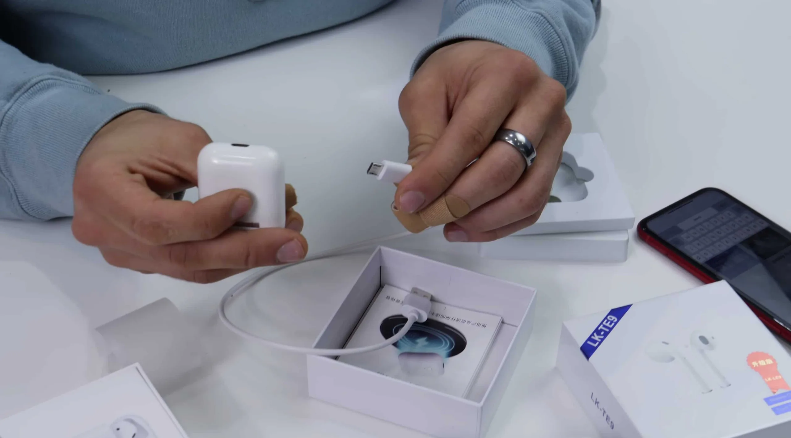 Đã có Airpods 2 giả gần giống thật nhất, có chip W1 hiển thị kết nối như Airpods chính hãng